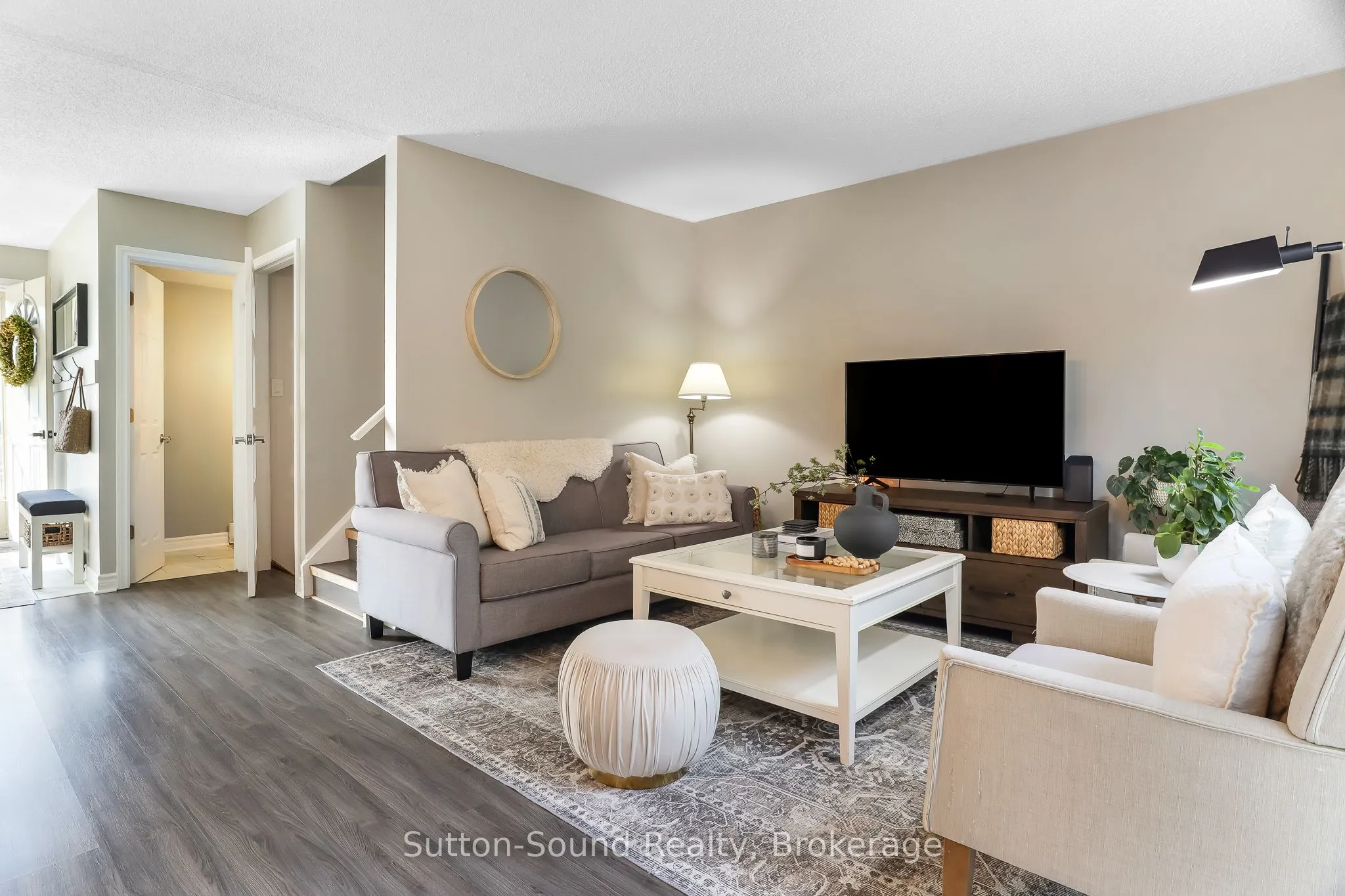 28 Lamson Crescent N, #28