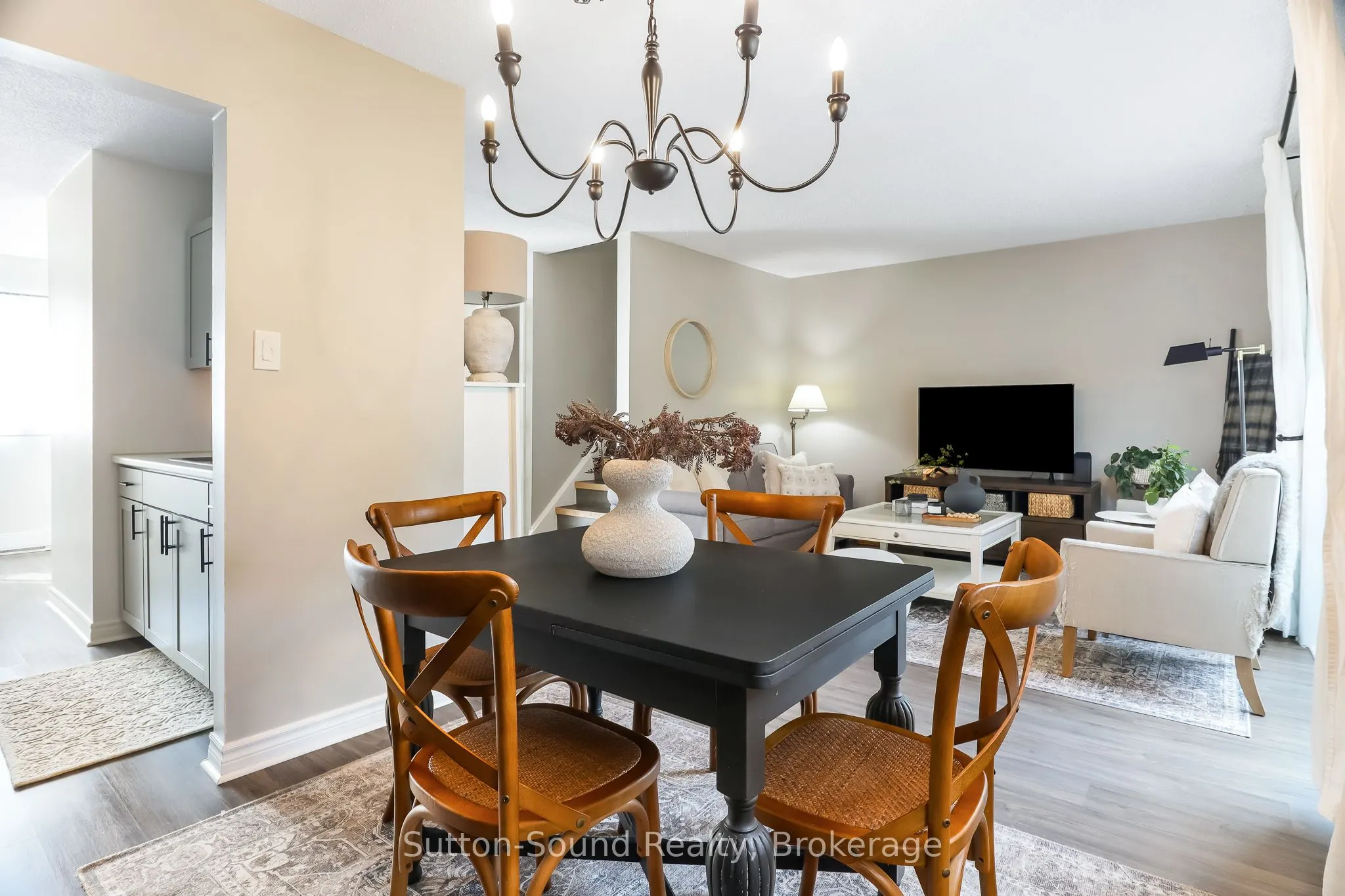 28 Lamson Crescent N, #28