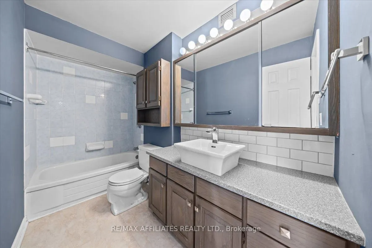 915 Elmsmere Road, #113