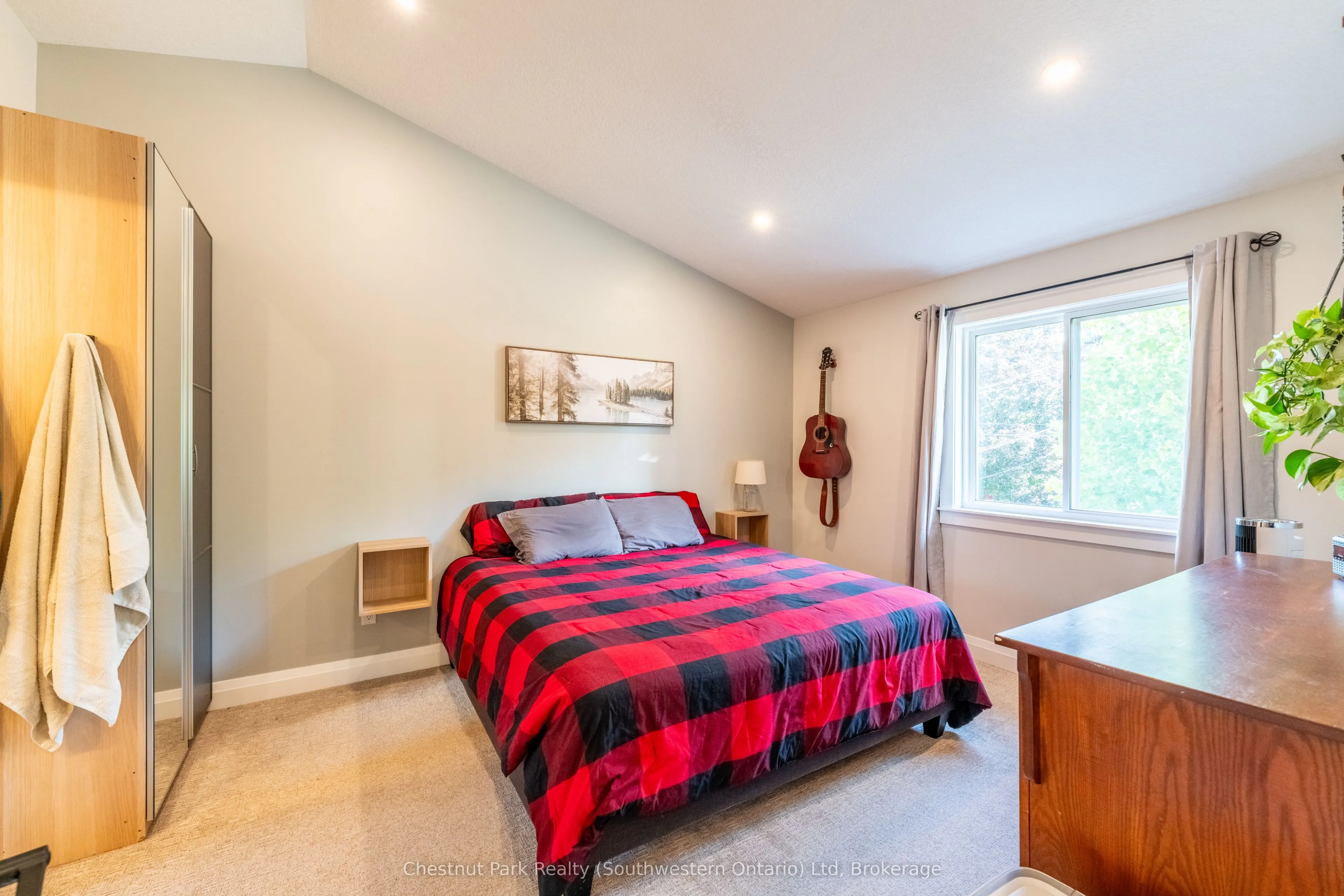 6 Goldie Avenue