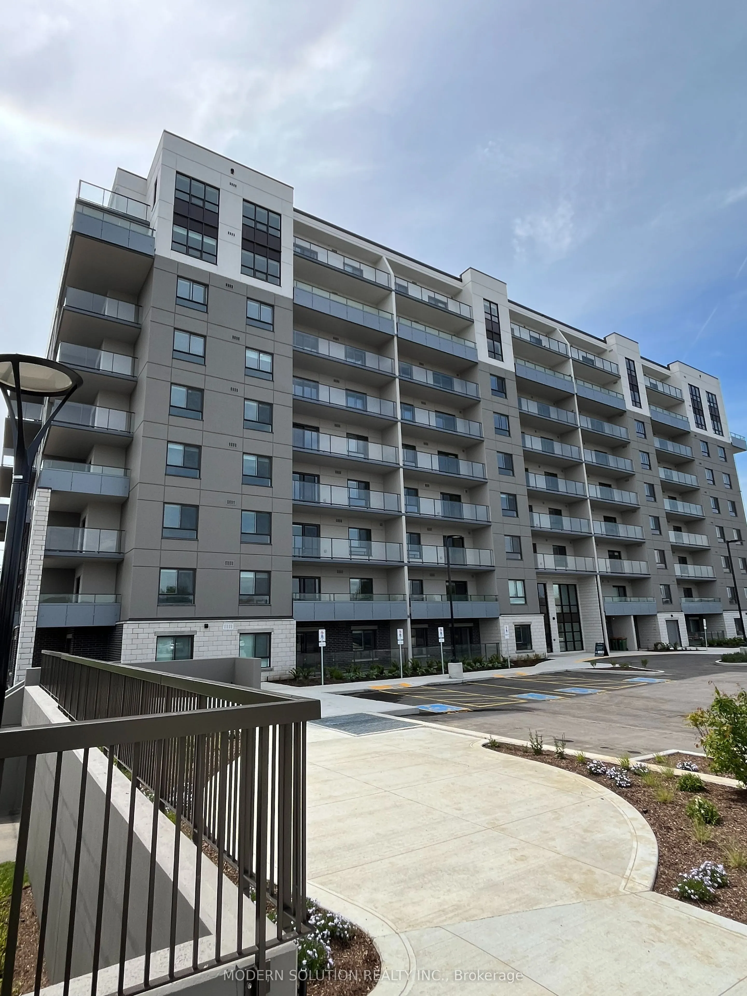 425 Watson Parkway N, #707