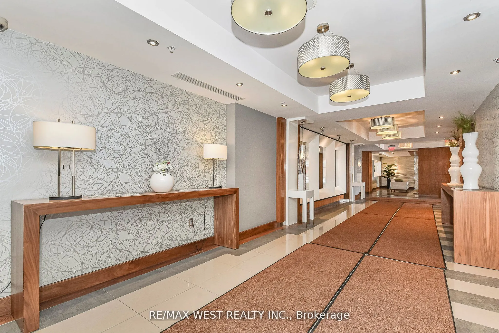 112 Benton Street, #704