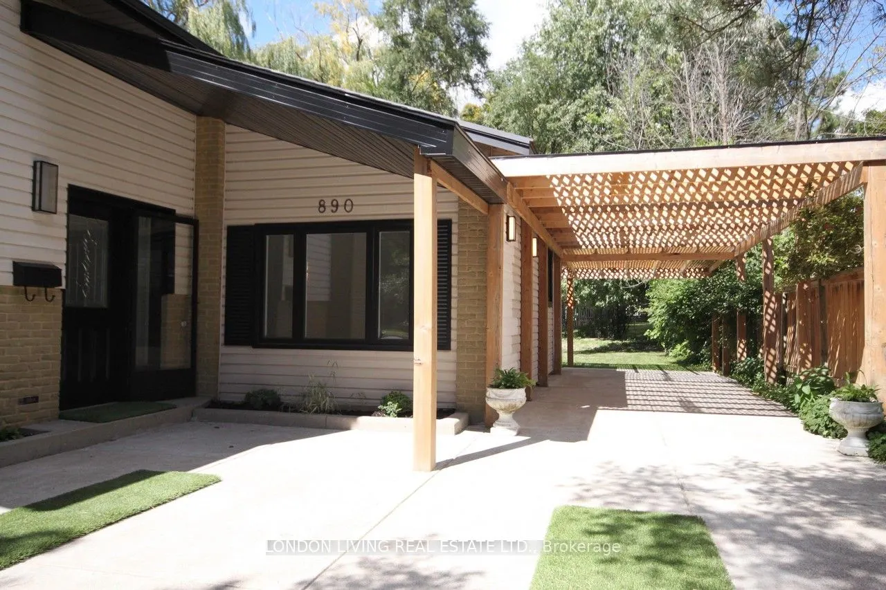 890 Viscount Road