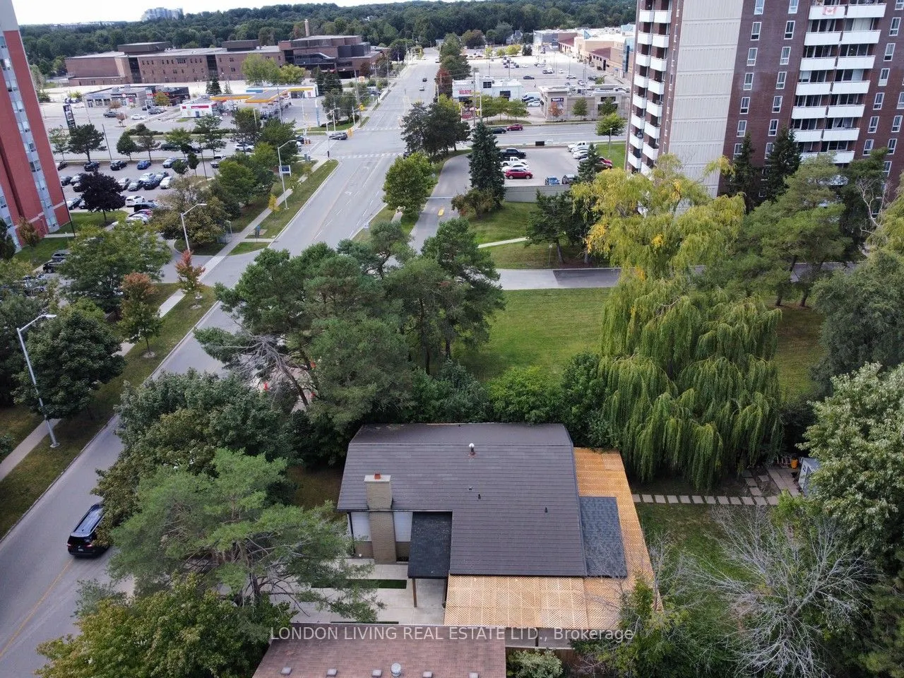 890 Viscount Road