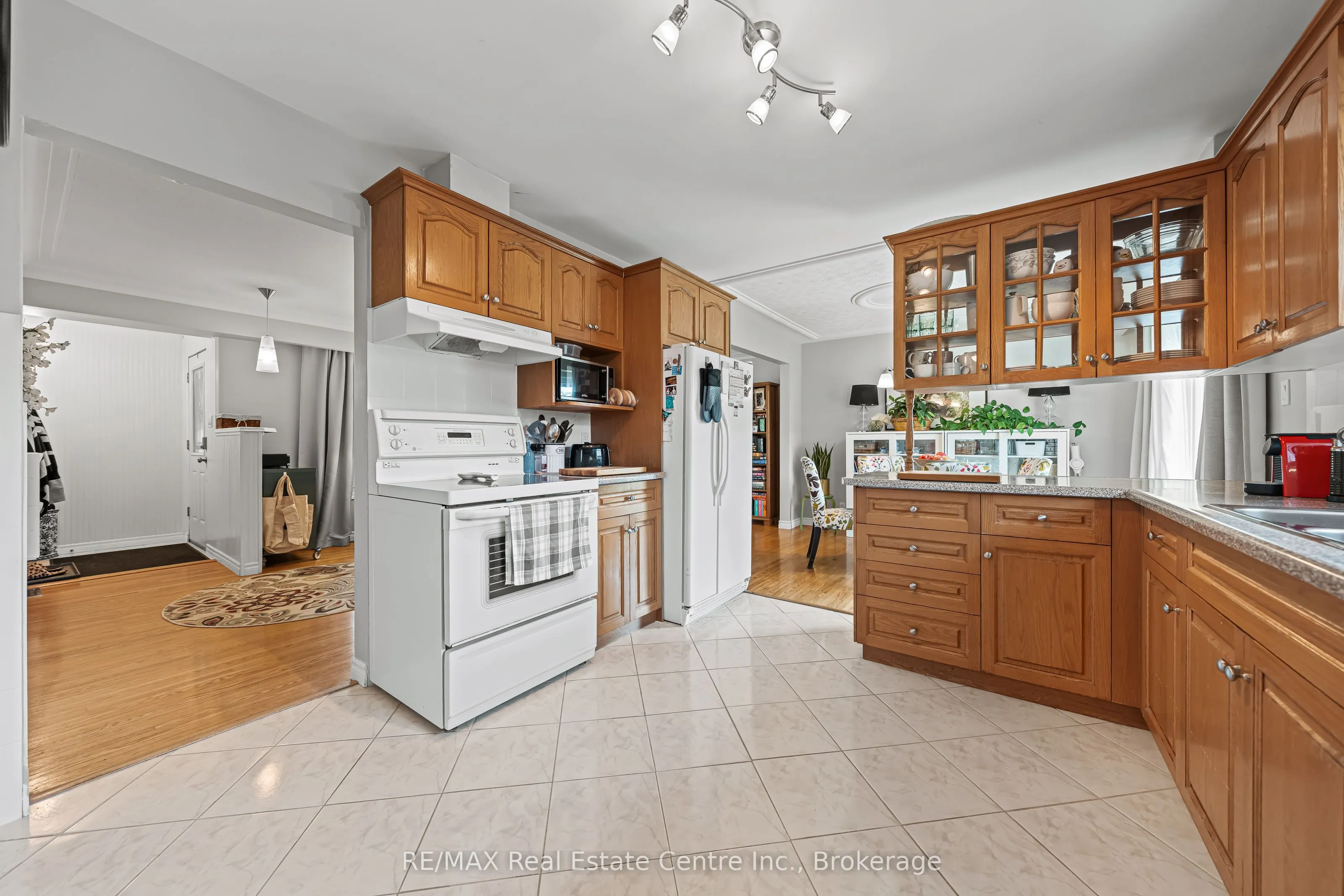 10 Inlet Avenue
