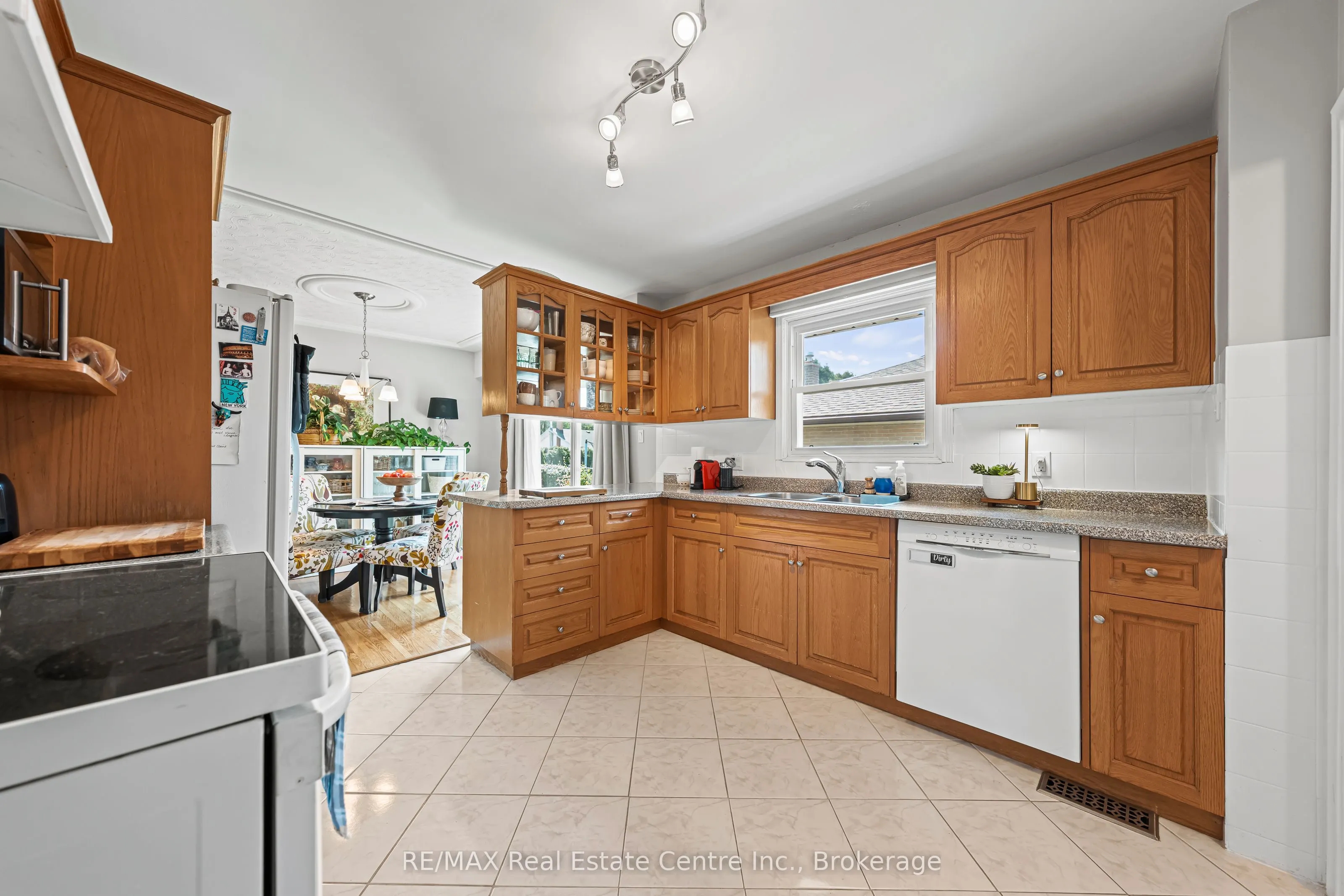 10 Inlet Avenue