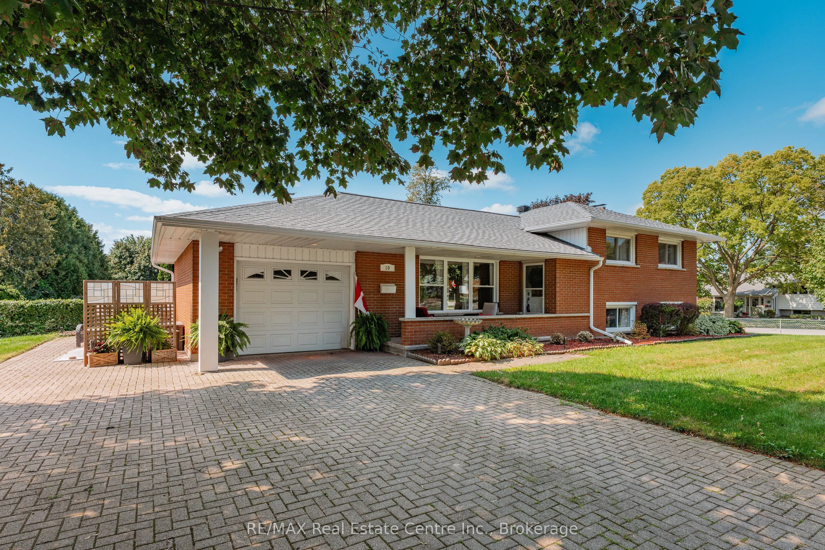 10 Inlet Avenue
