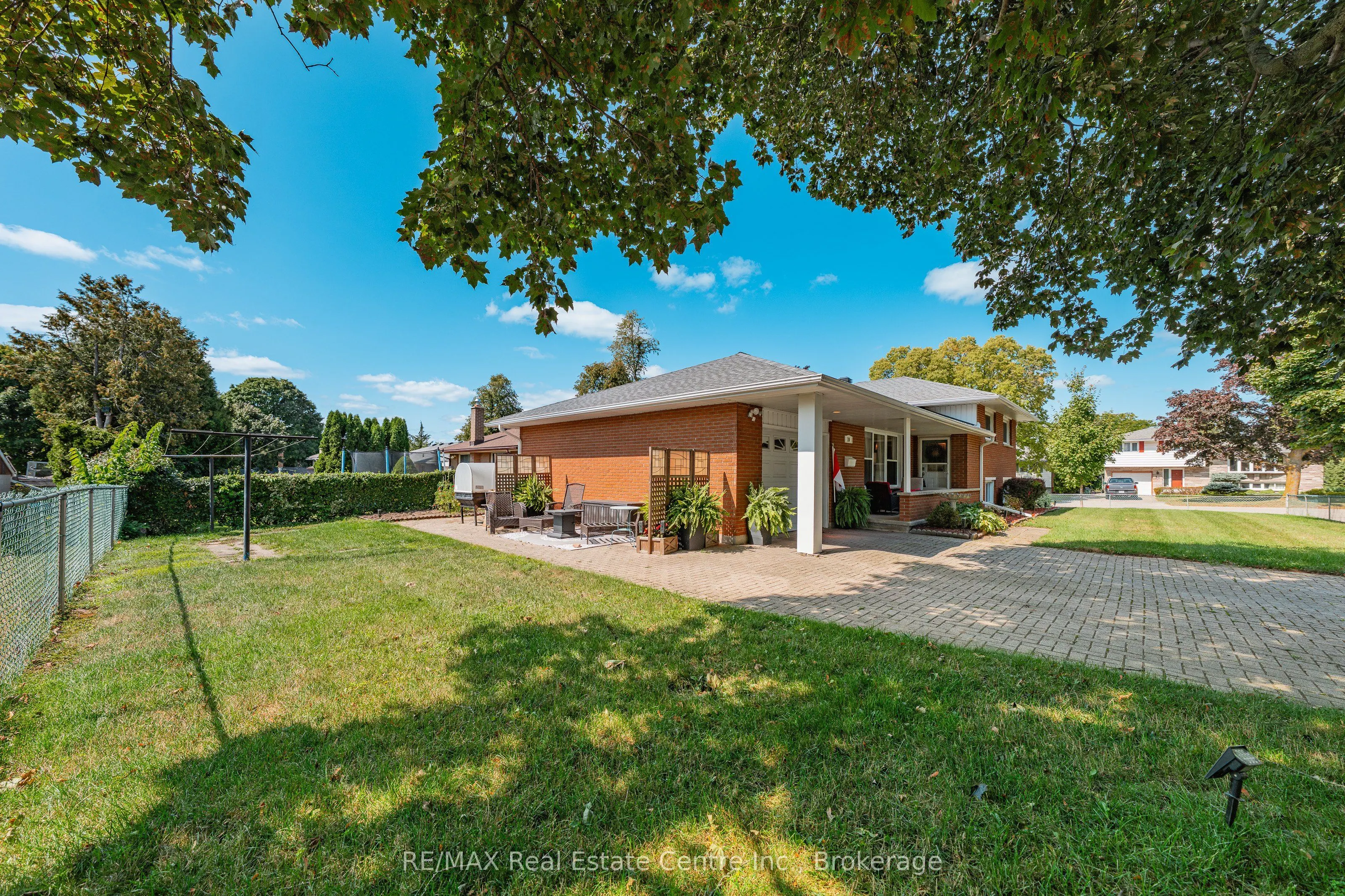 10 Inlet Avenue