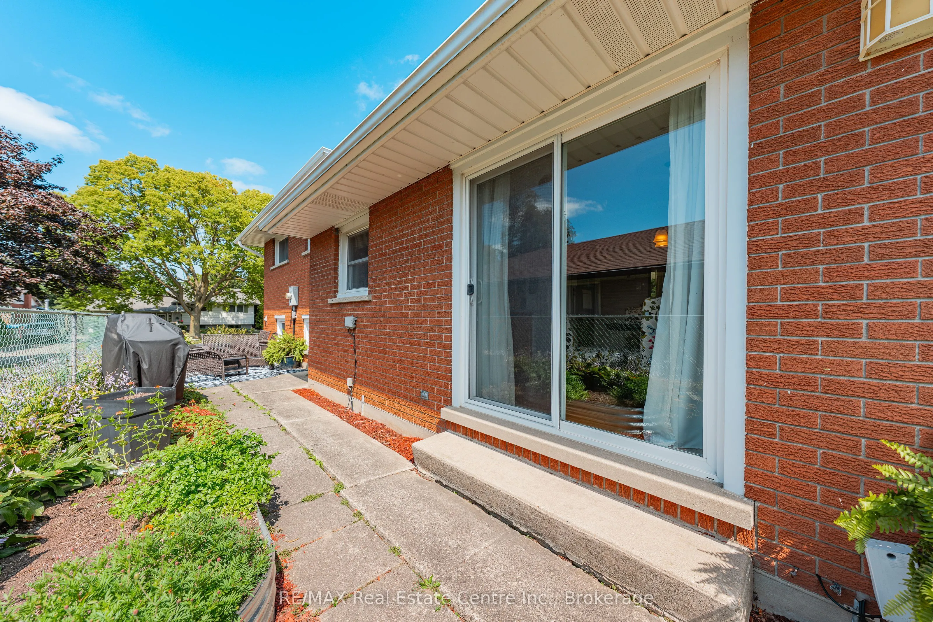 10 Inlet Avenue