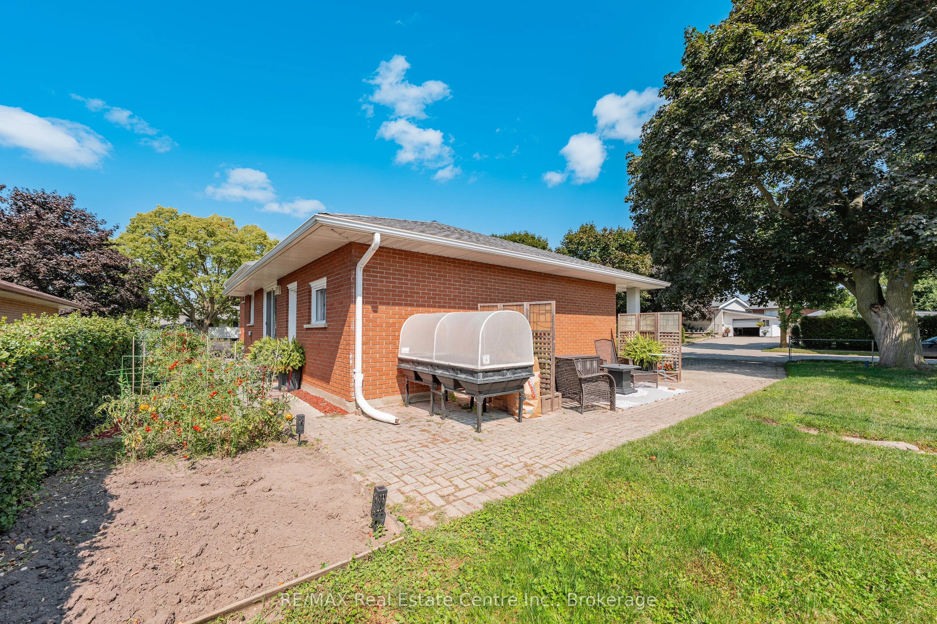 10 Inlet Avenue