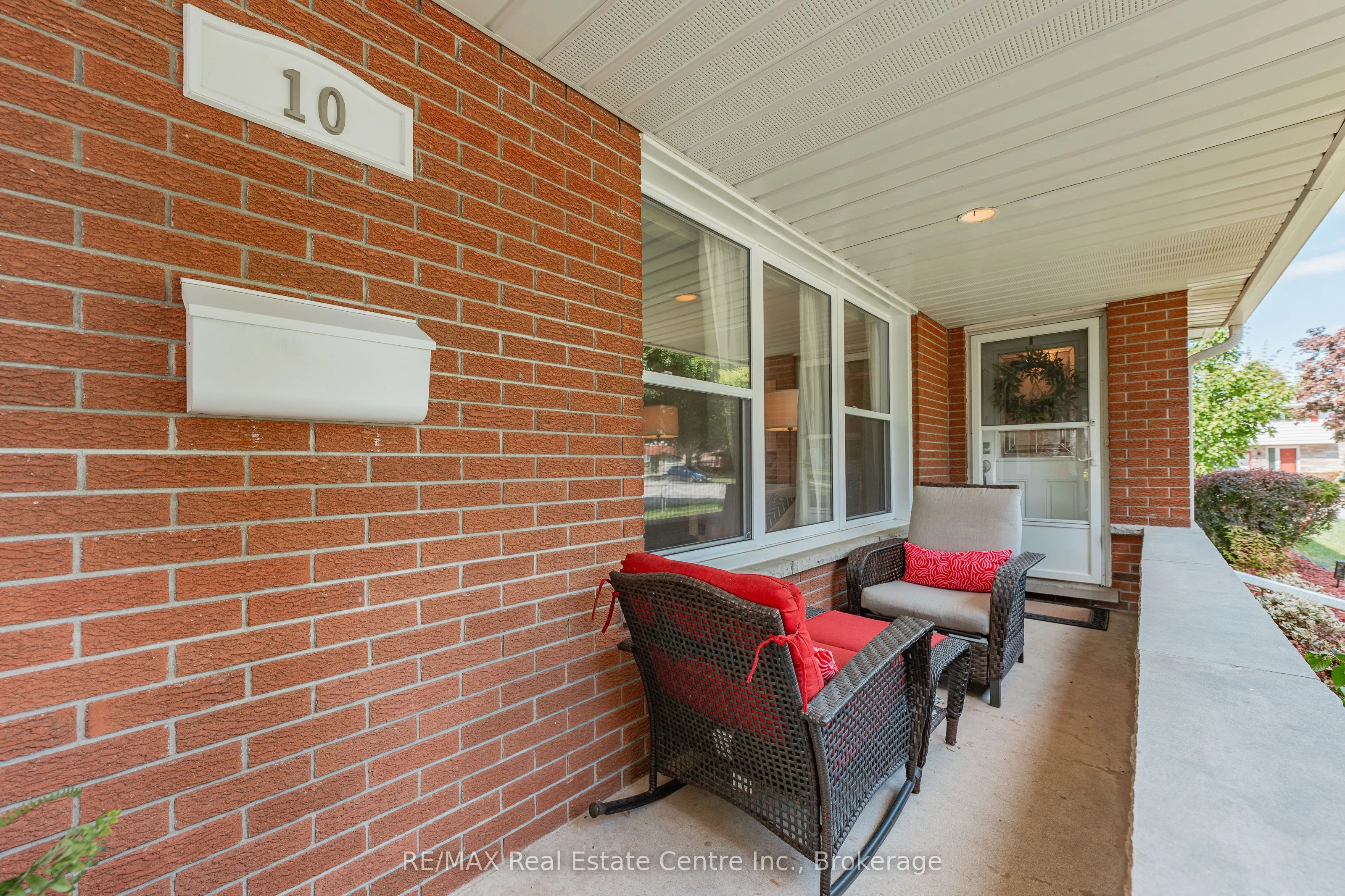 10 Inlet Avenue
