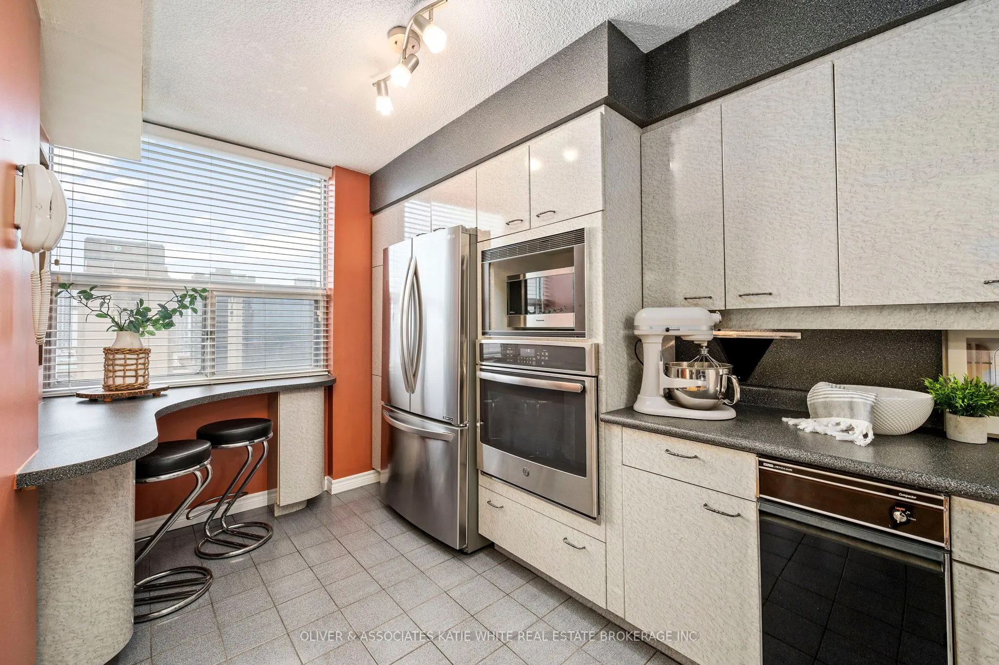 380 King Street, #1507