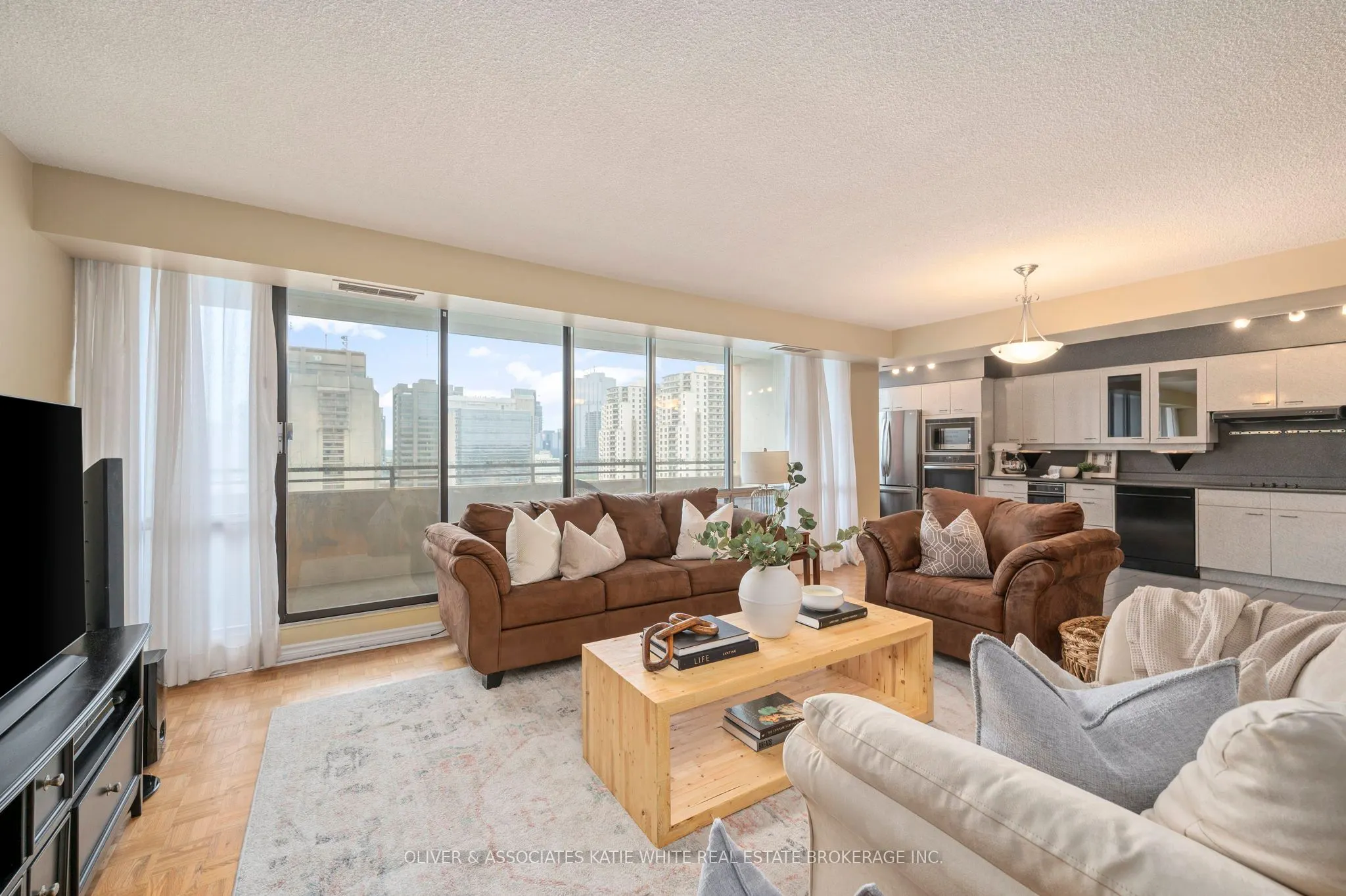 380 King Street, #1507