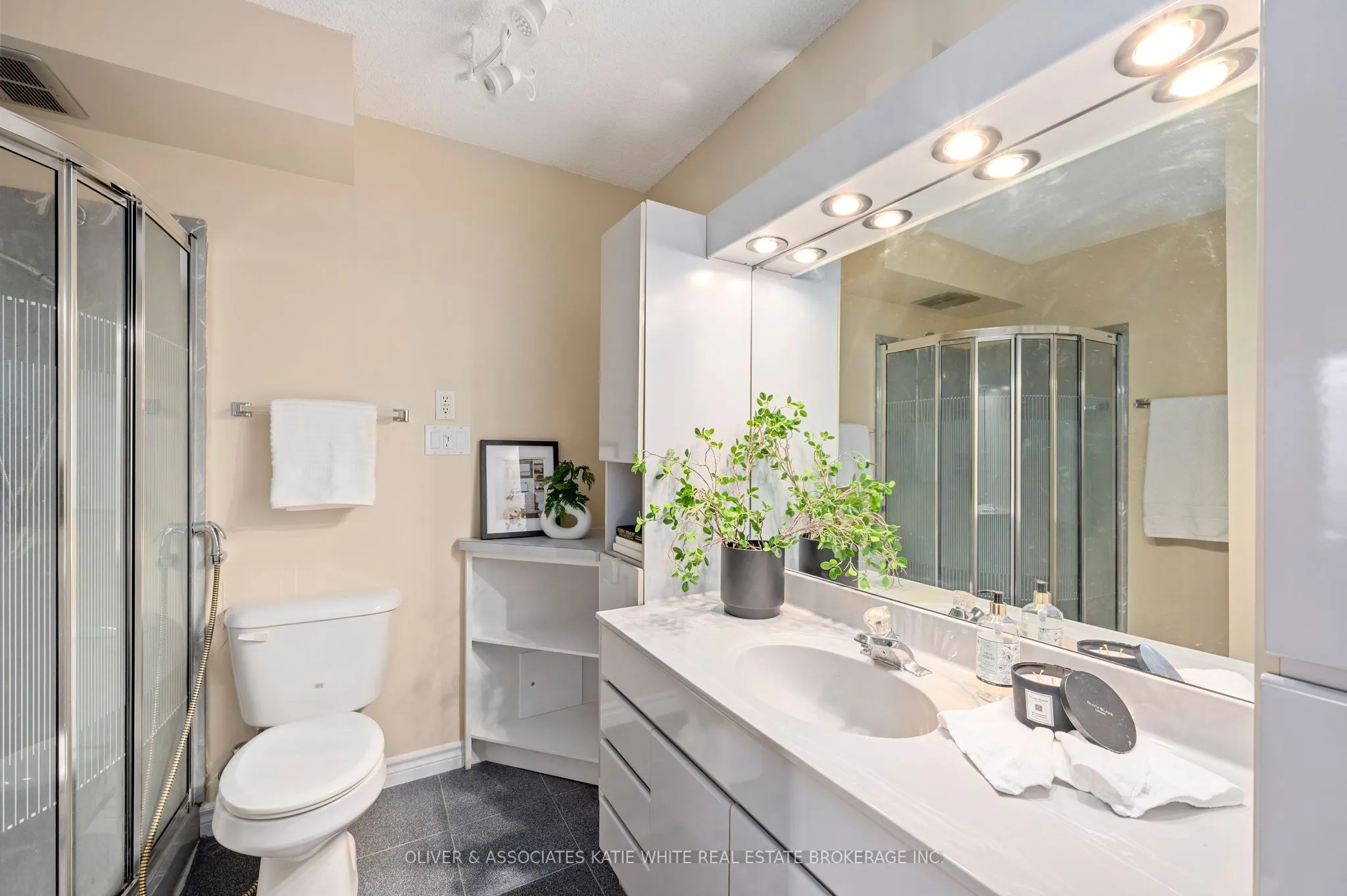 380 King Street, #1507