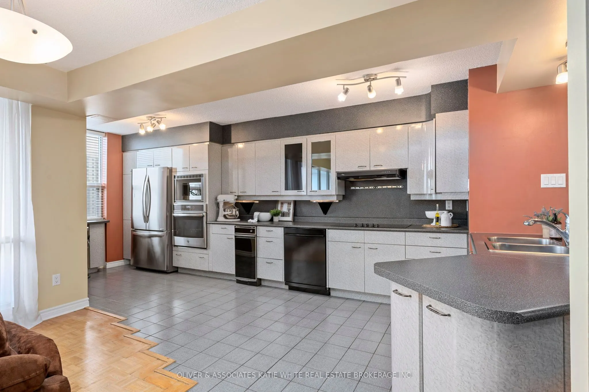 380 King Street, #1507
