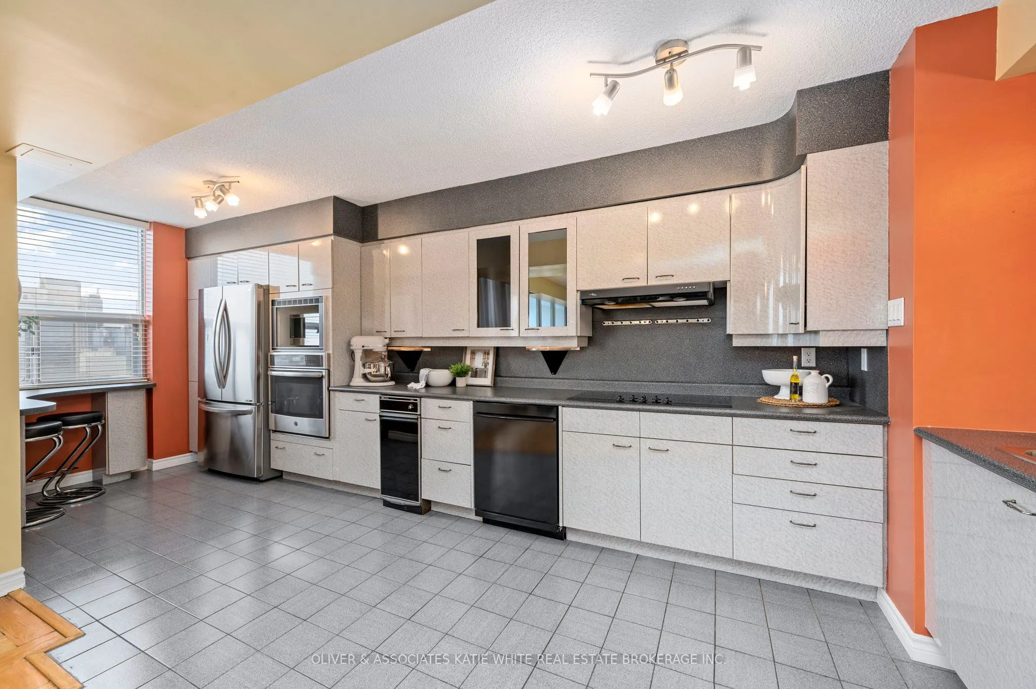 380 King Street, #1507