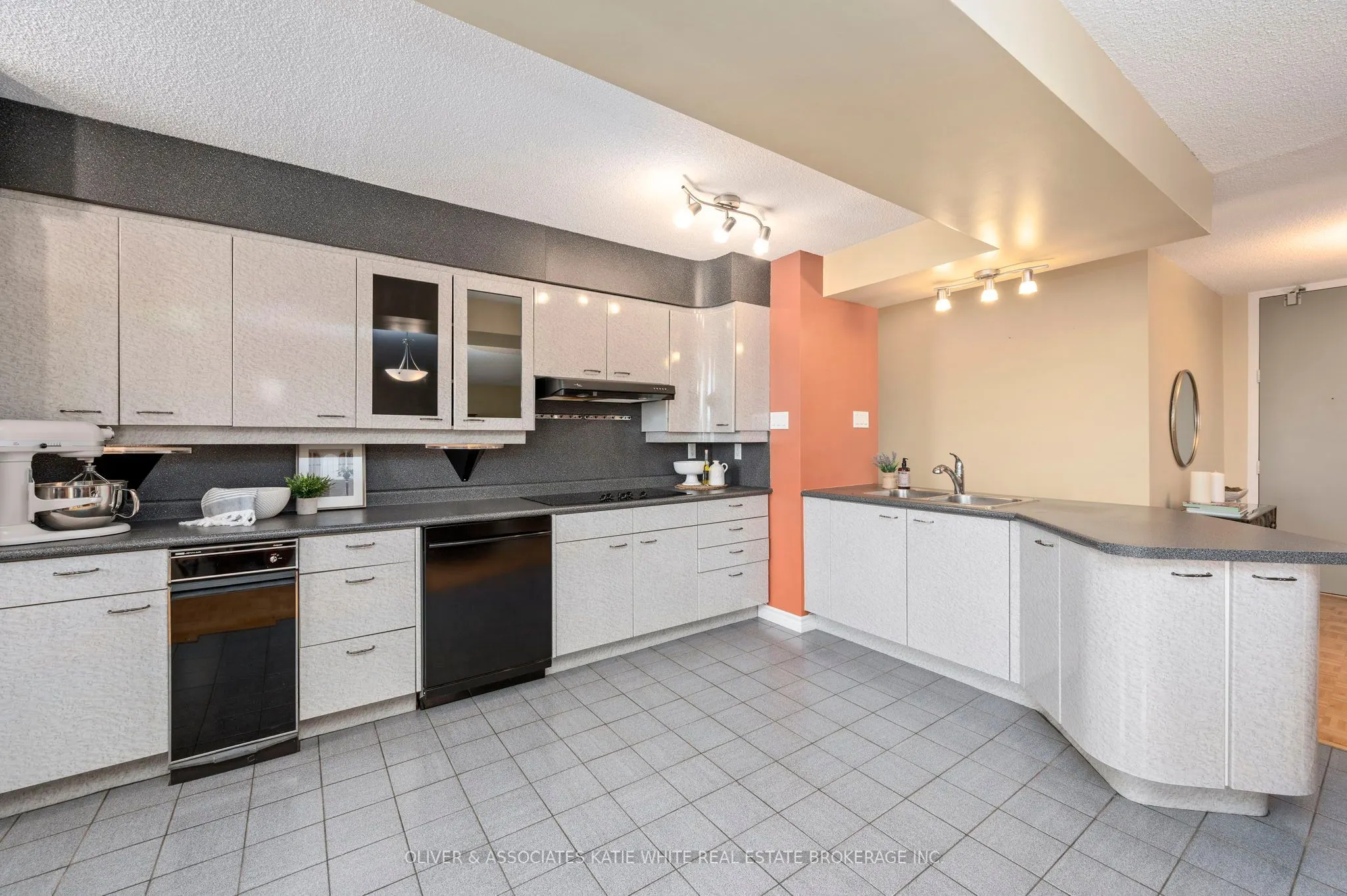 380 King Street, #1507