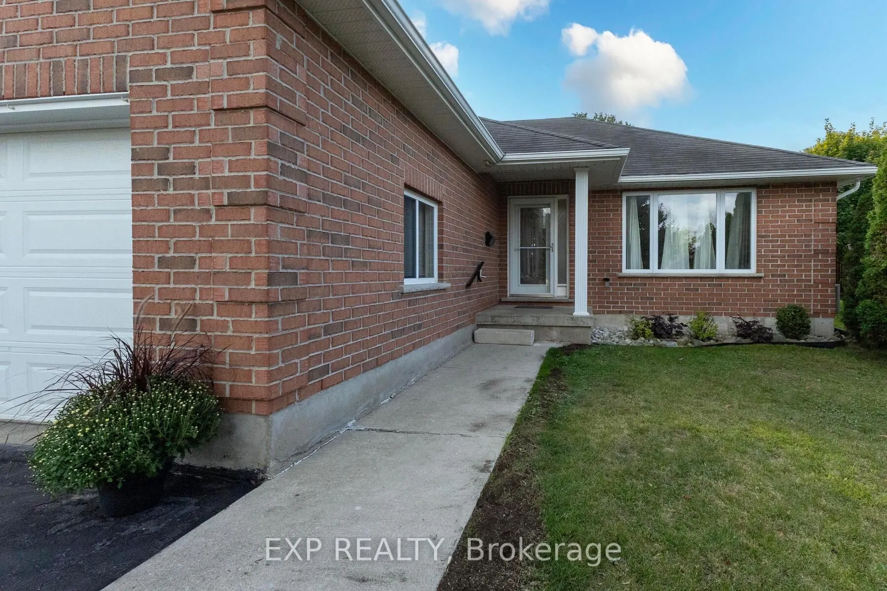 32 SCOURFIELD Drive