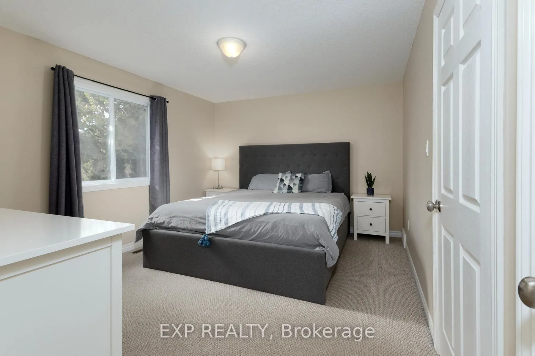 32 SCOURFIELD Drive