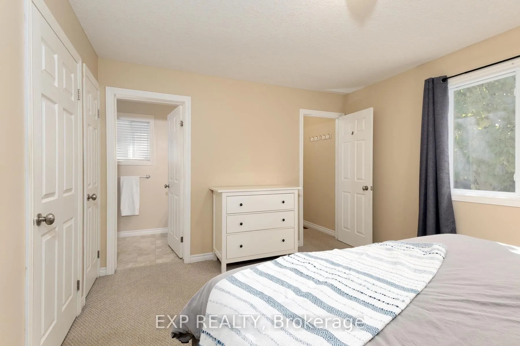 32 SCOURFIELD Drive