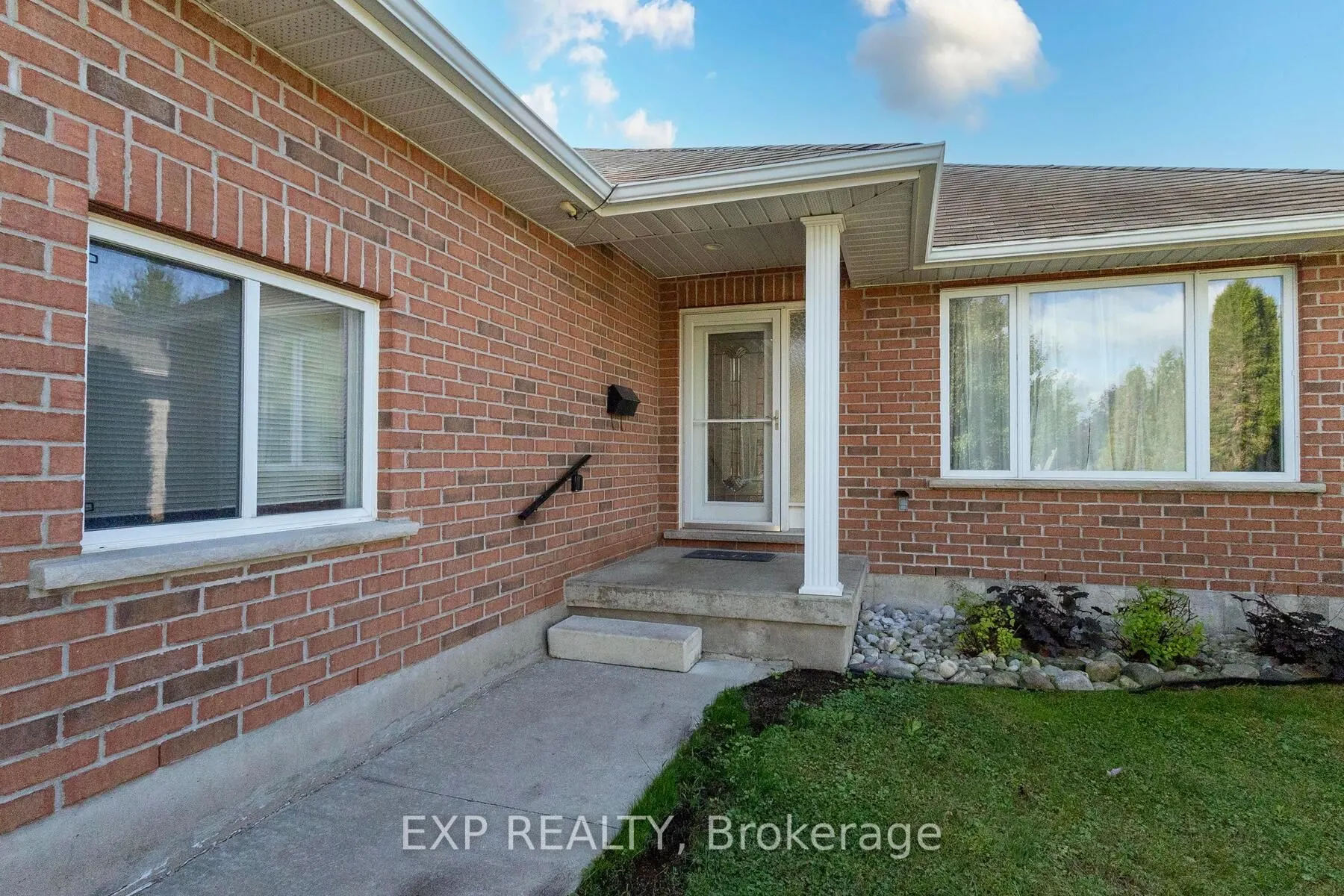 32 SCOURFIELD Drive