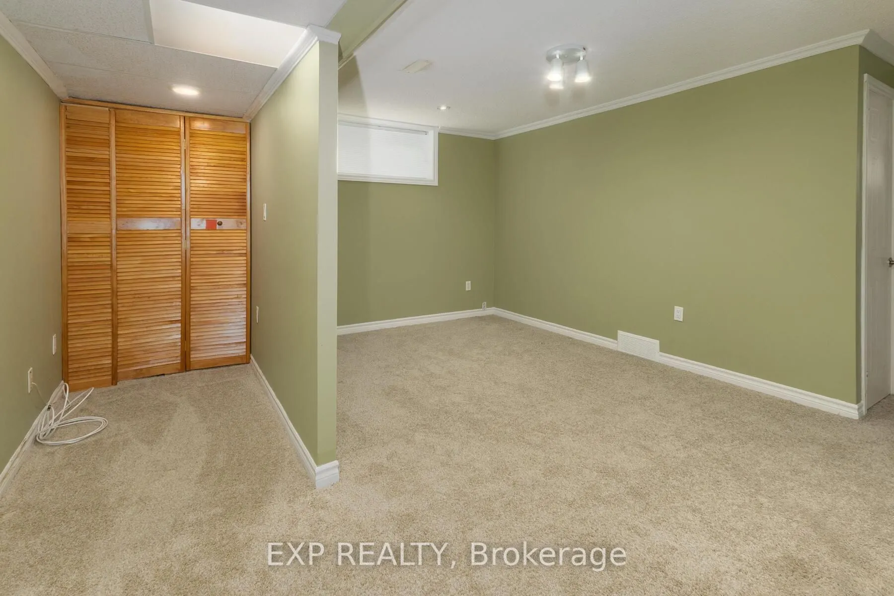 32 SCOURFIELD Drive