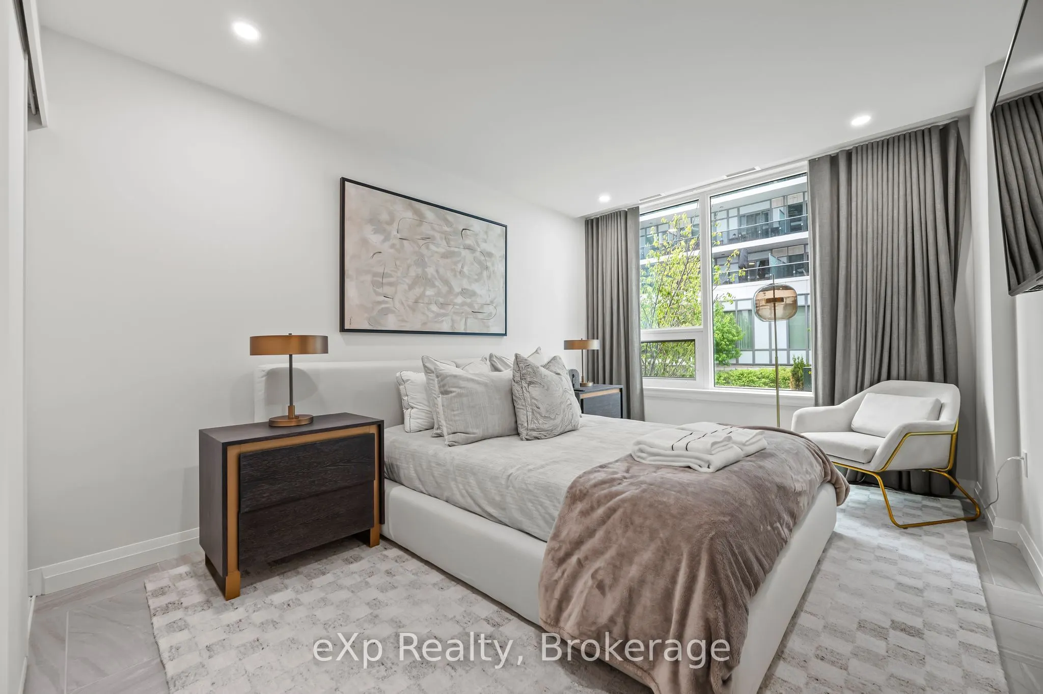 63 Arthur Street S, #804