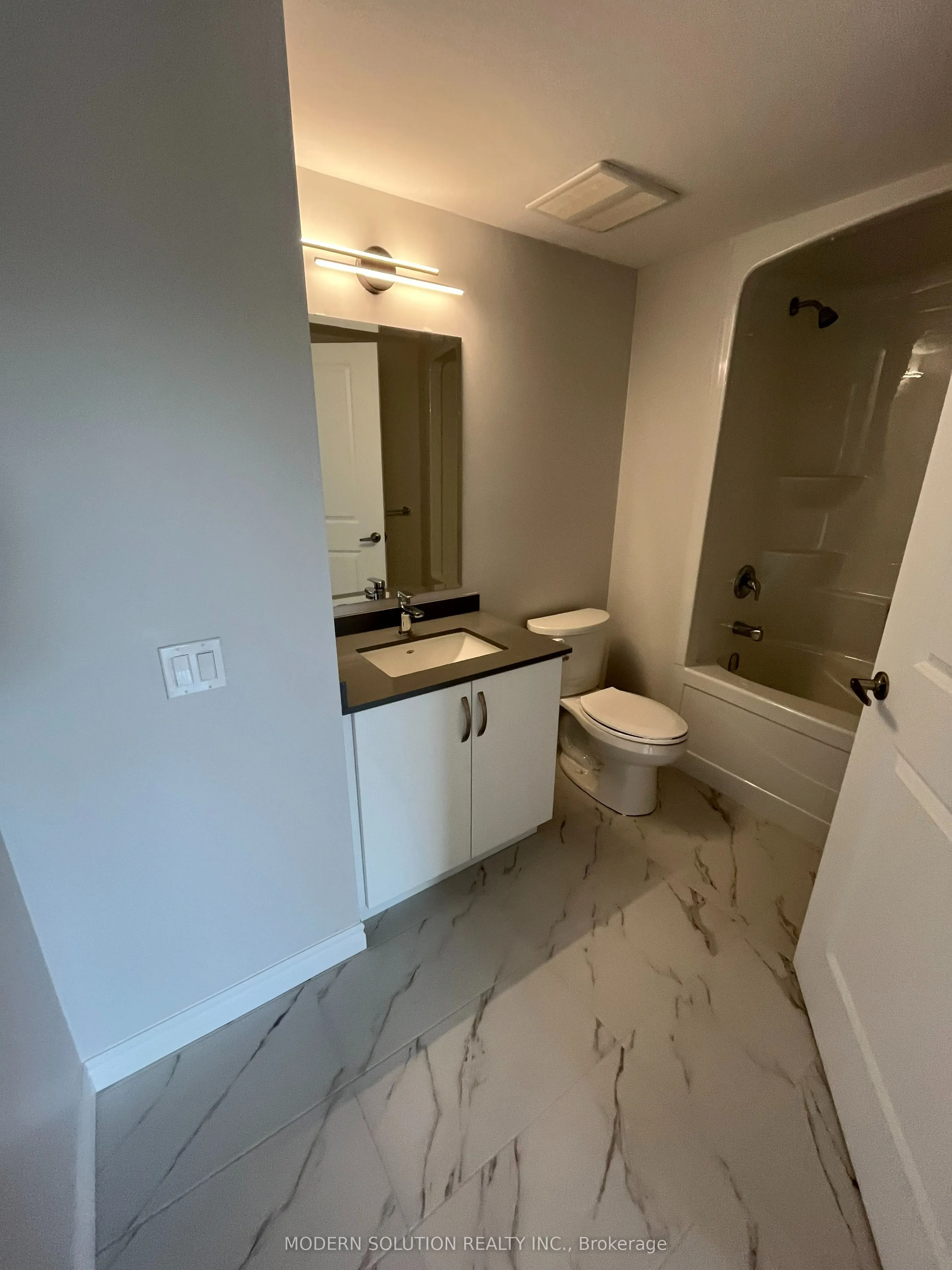 425 Watson Parkway N, #1006