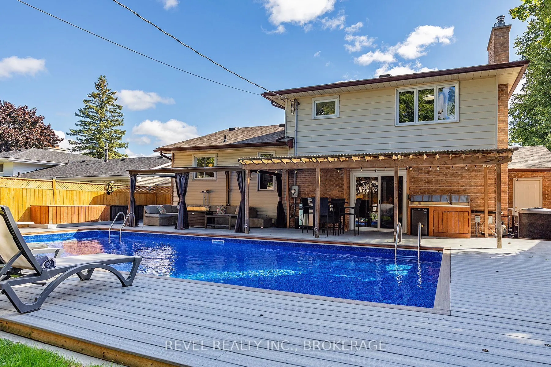 367 Carrie Crescent