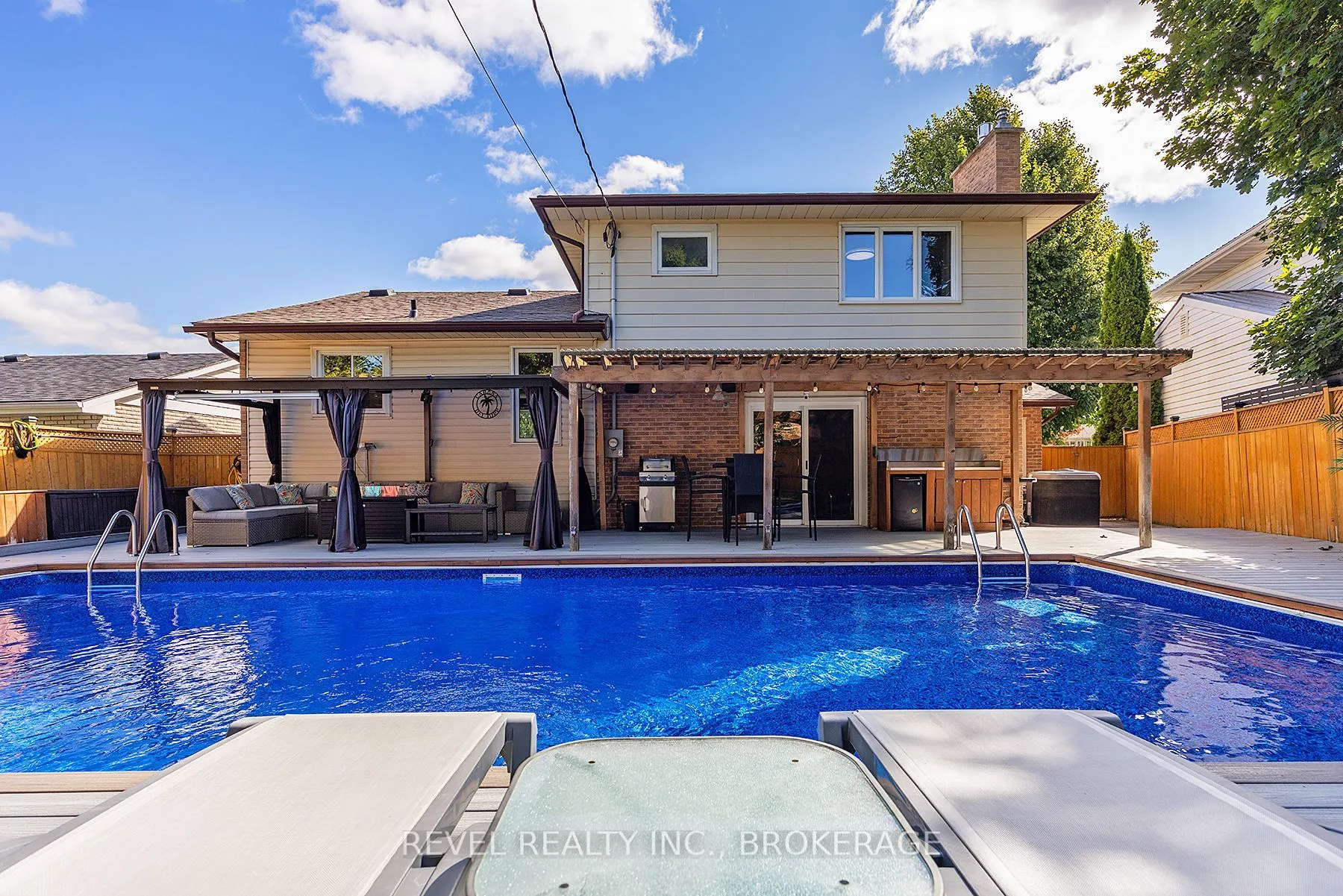 367 Carrie Crescent