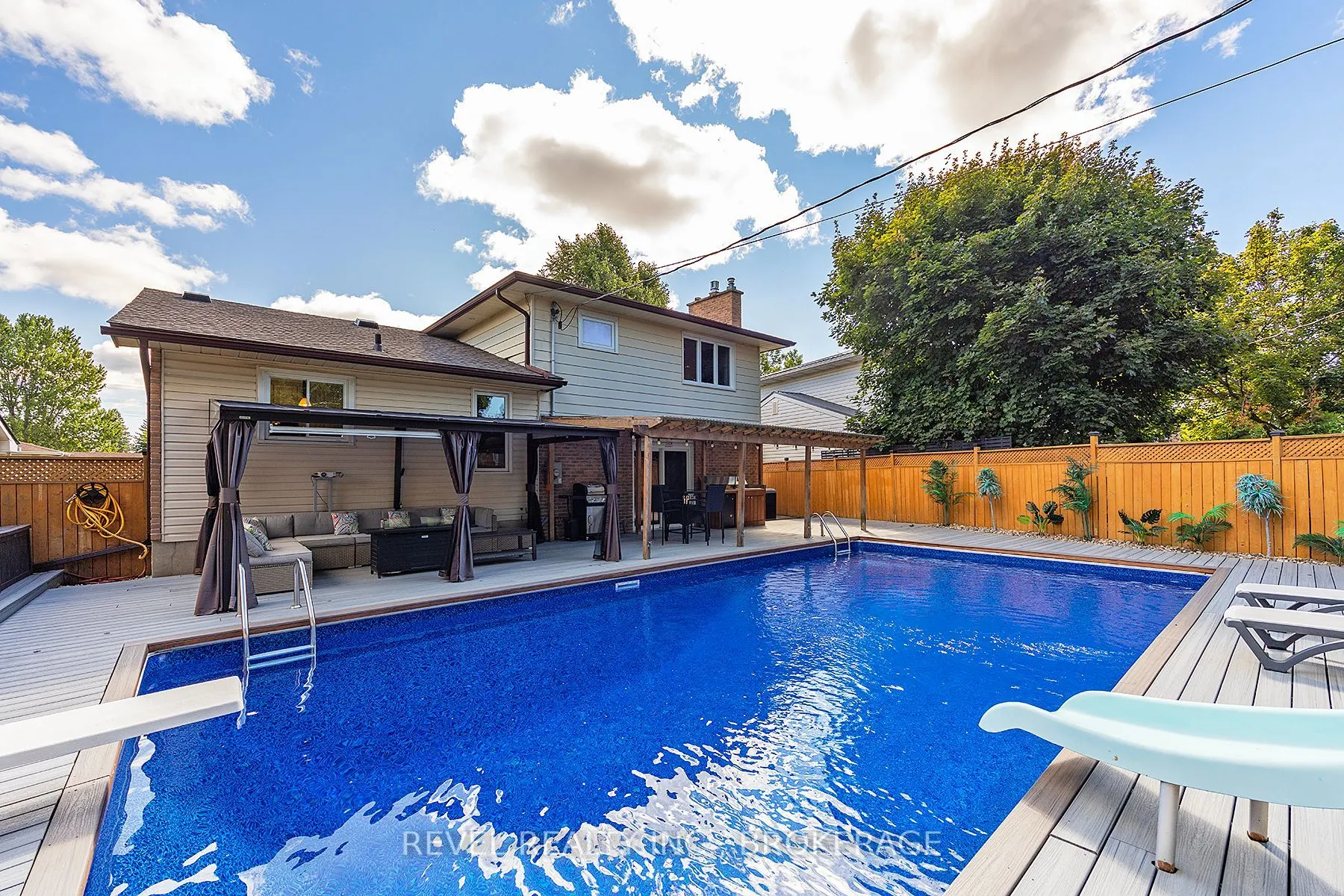 367 Carrie Crescent