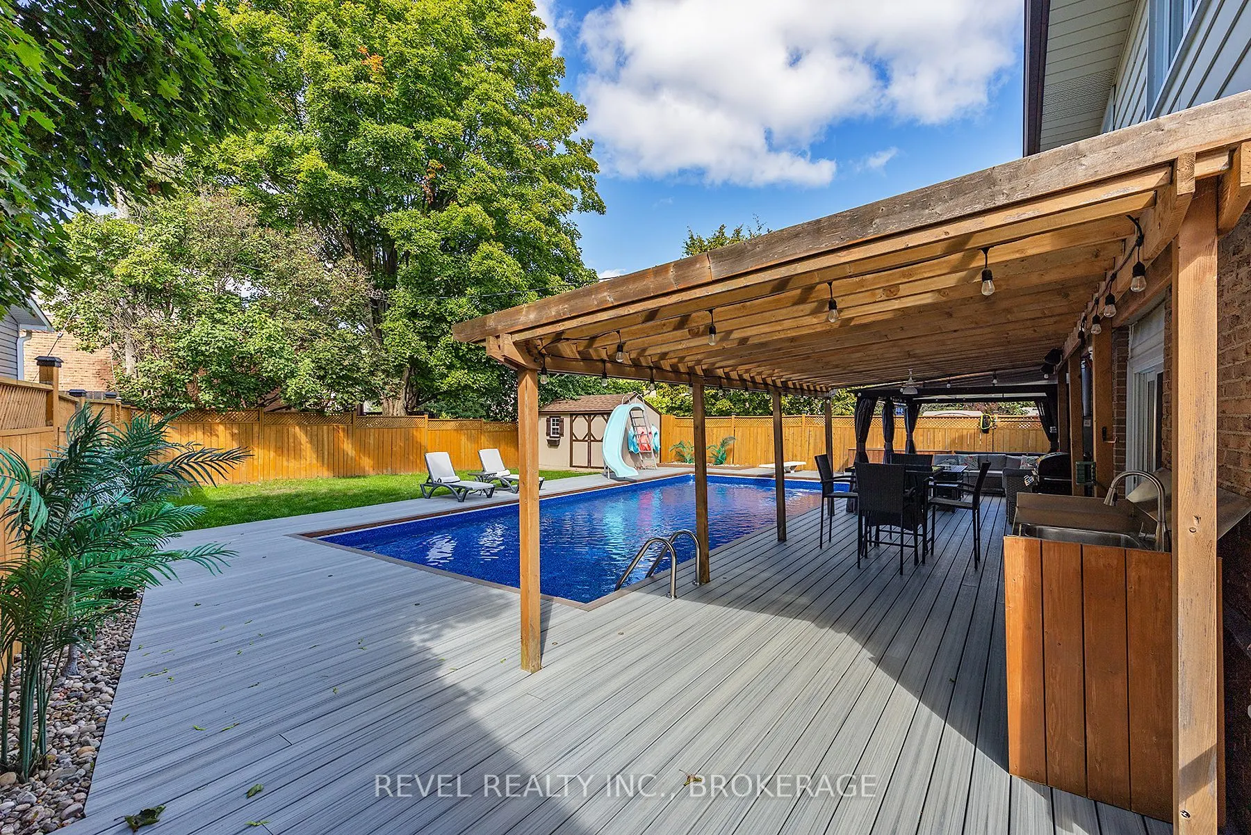 367 Carrie Crescent