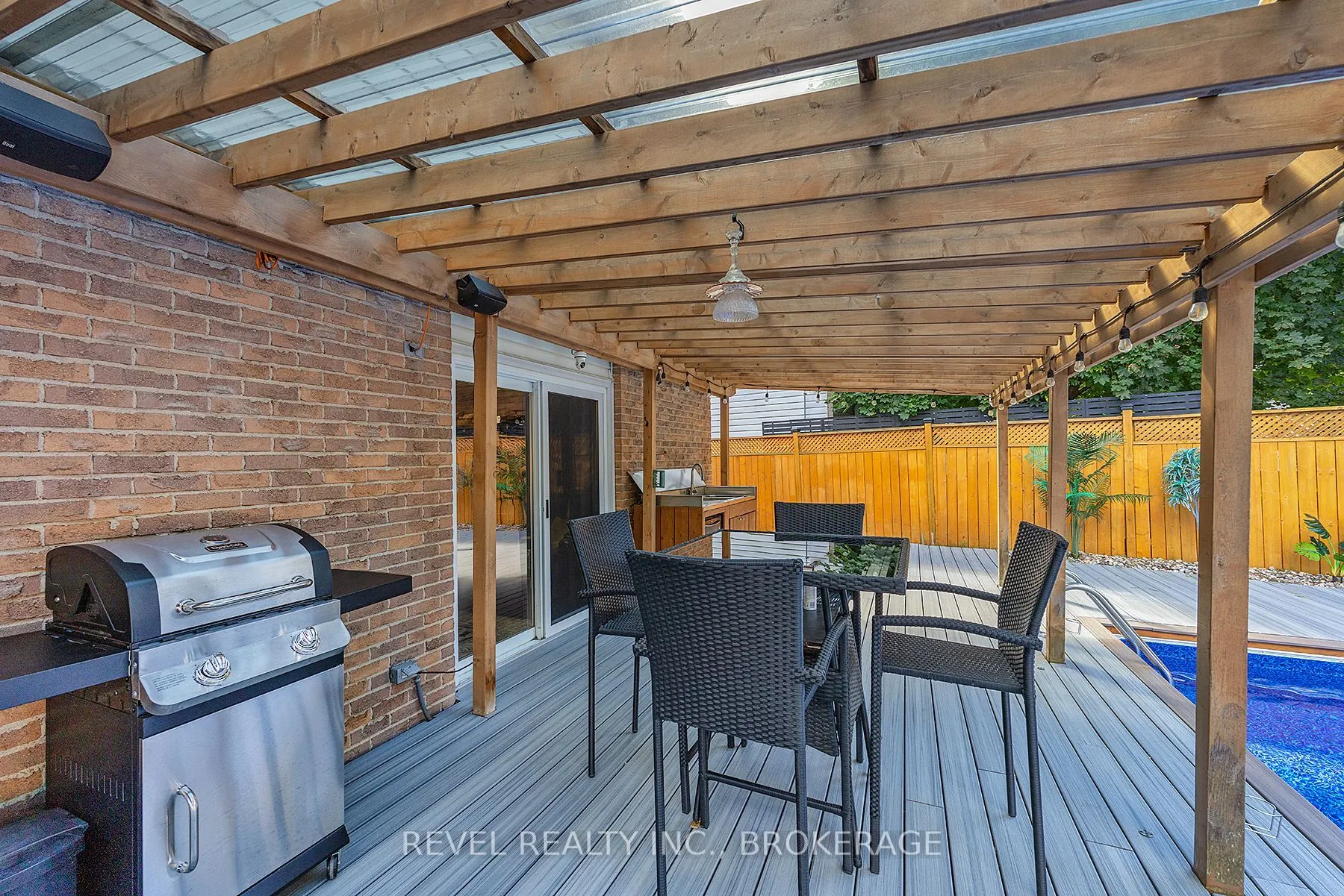 367 Carrie Crescent