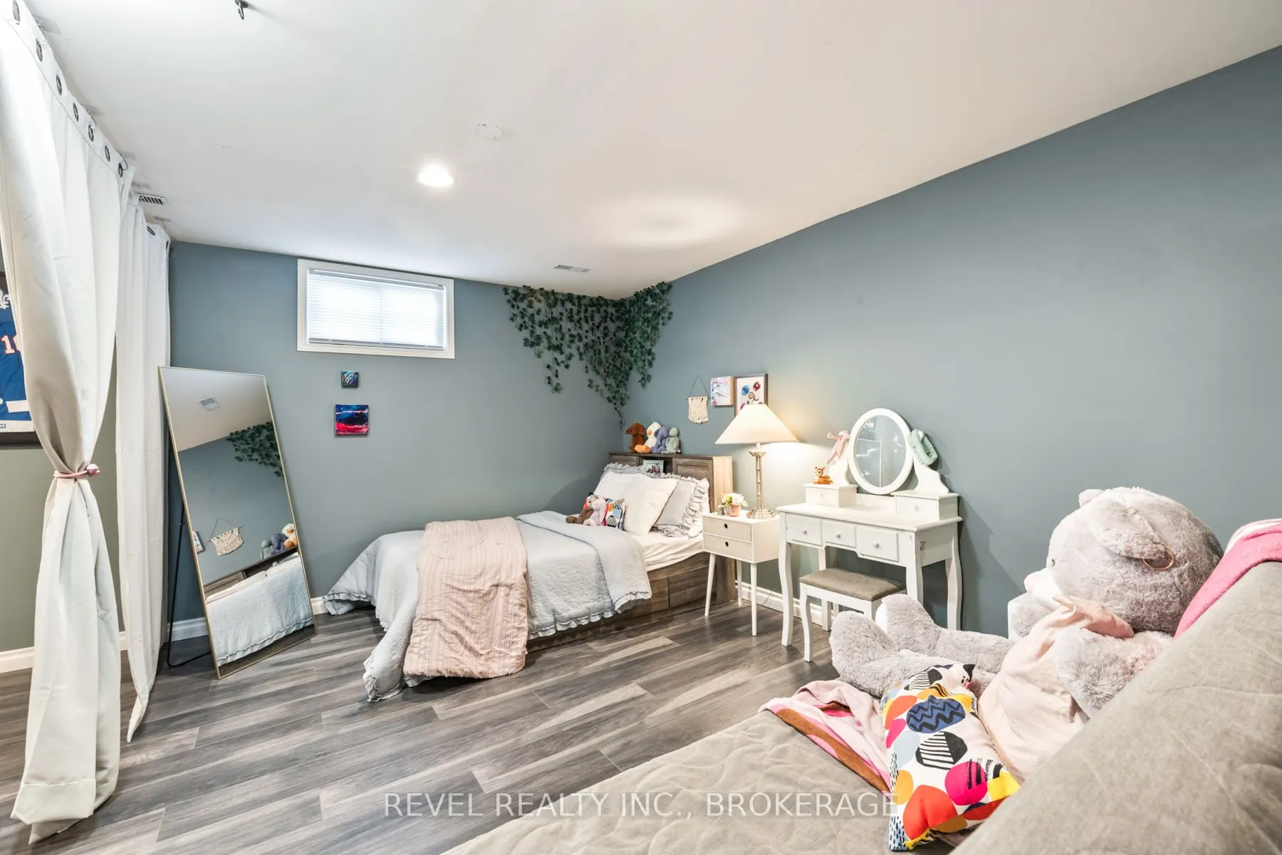 367 Carrie Crescent