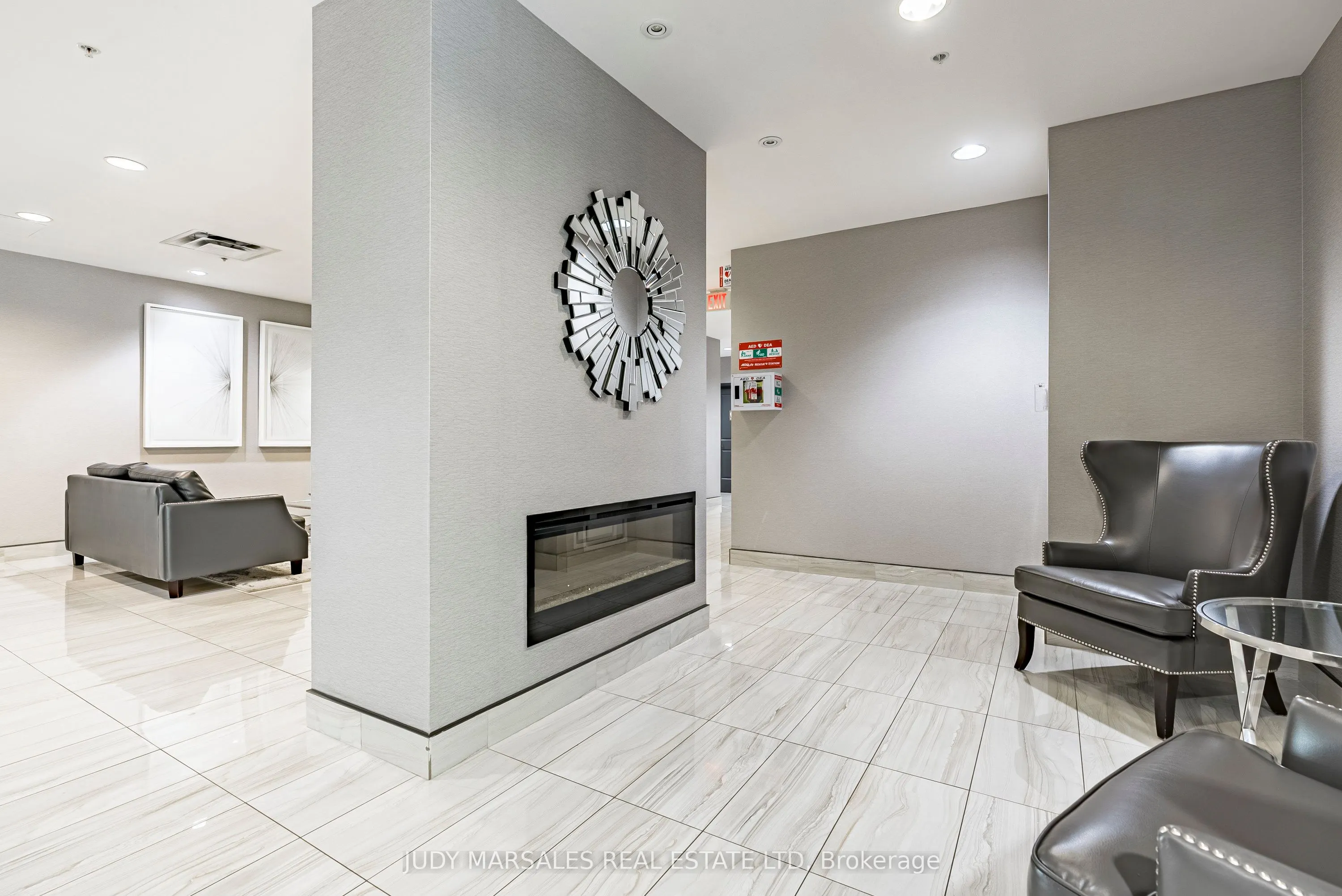85 Robinson Street, #1010