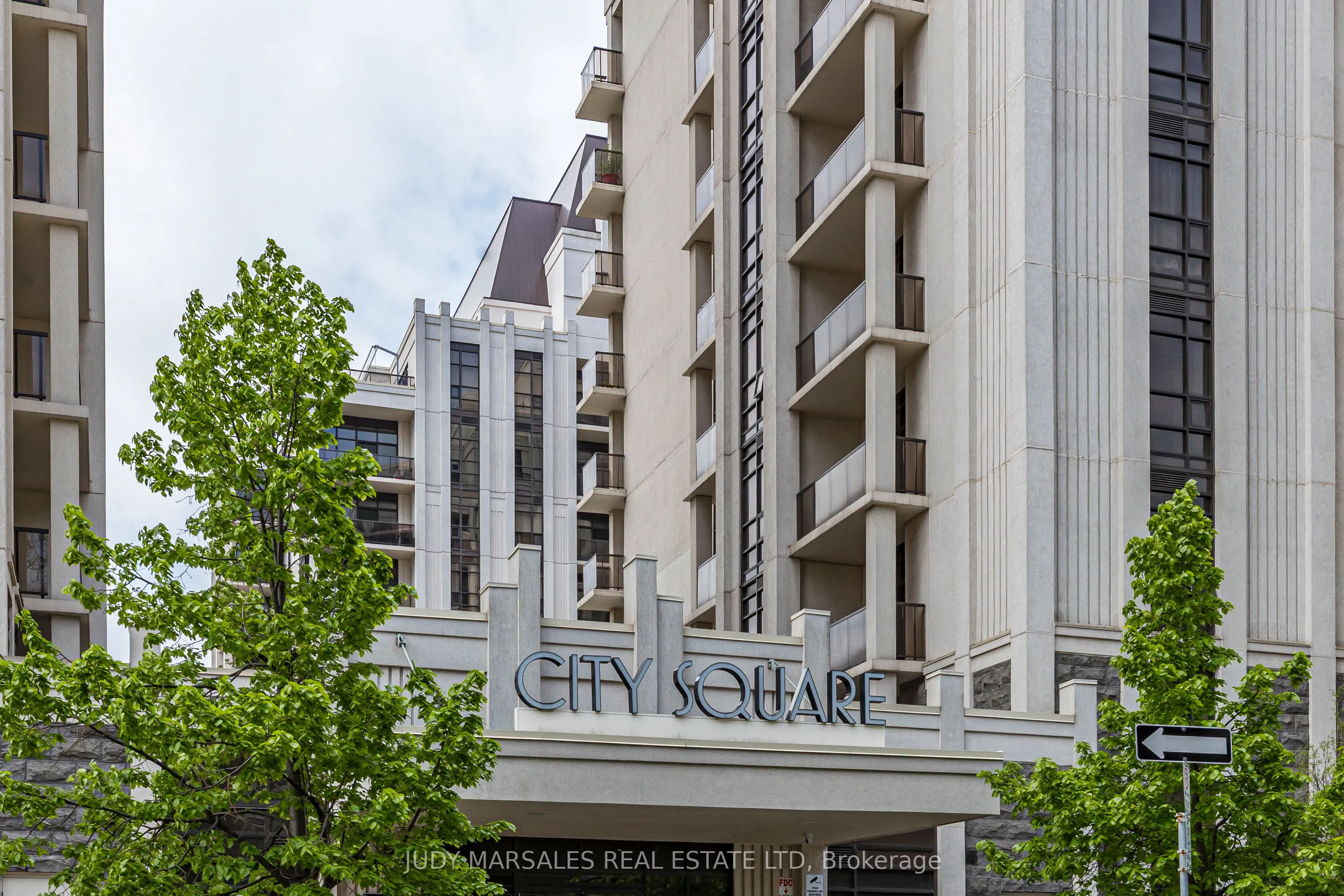 85 Robinson Street, #1010