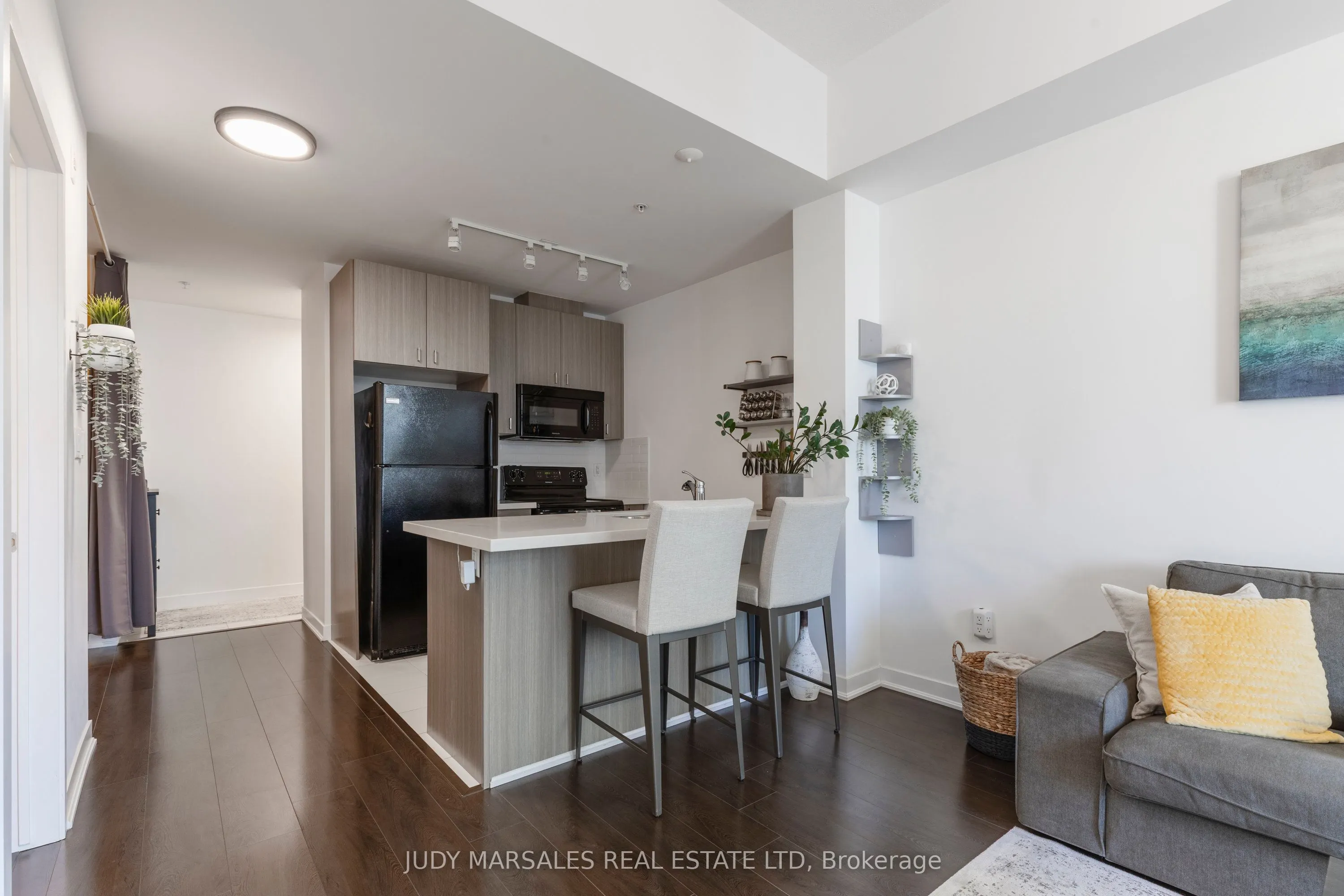 85 Robinson Street, #1010