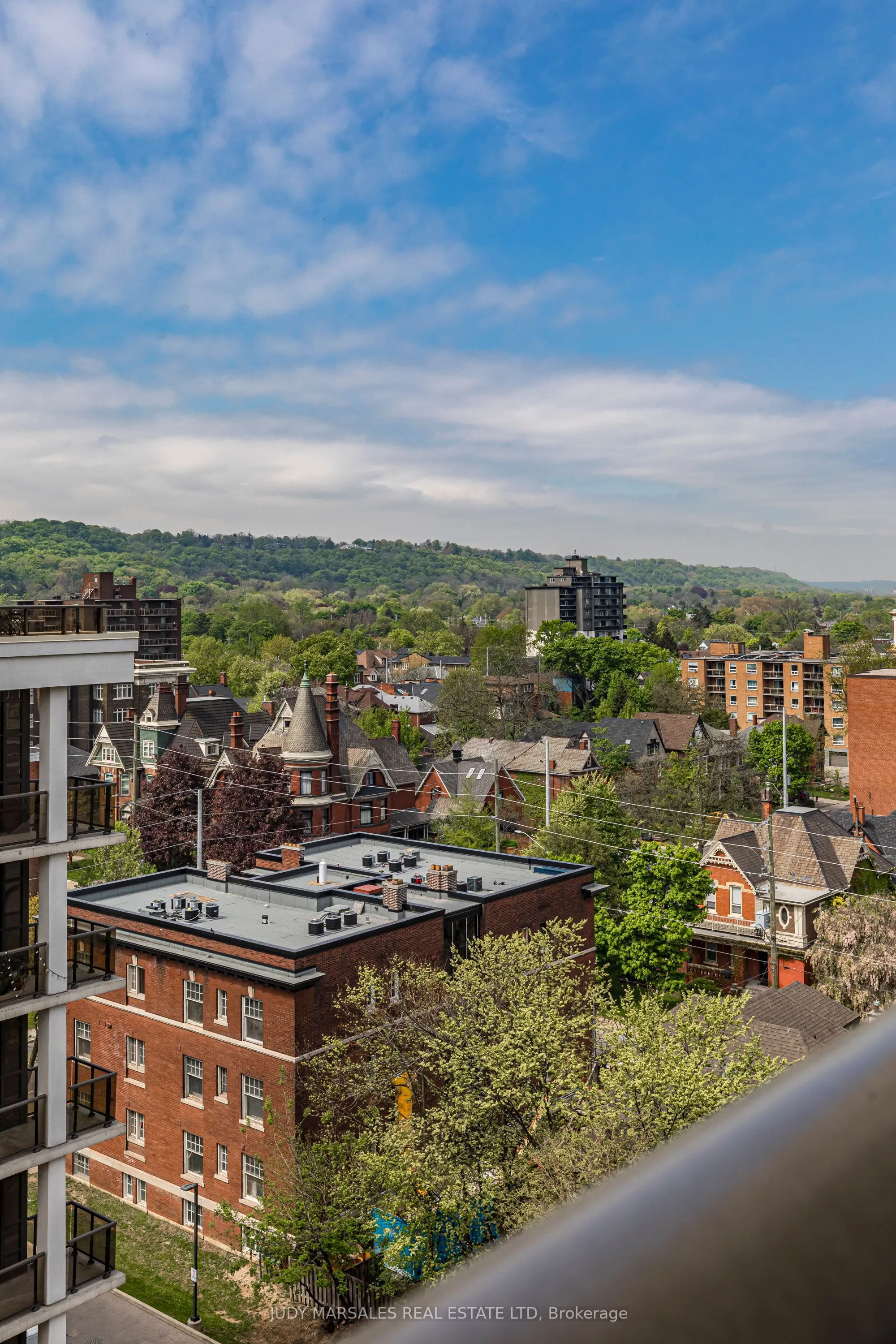 85 Robinson Street, #1010