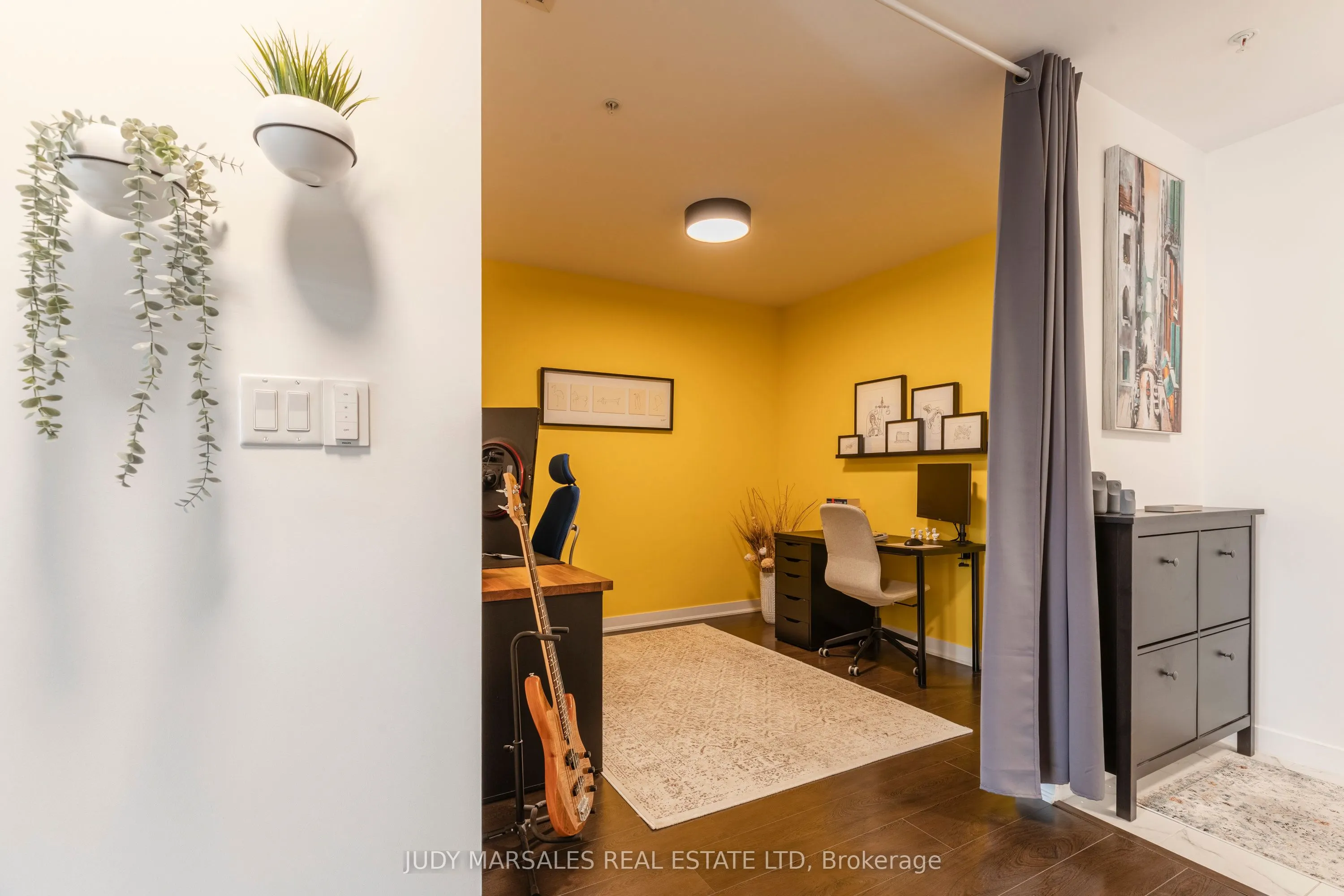 85 Robinson Street, #1010