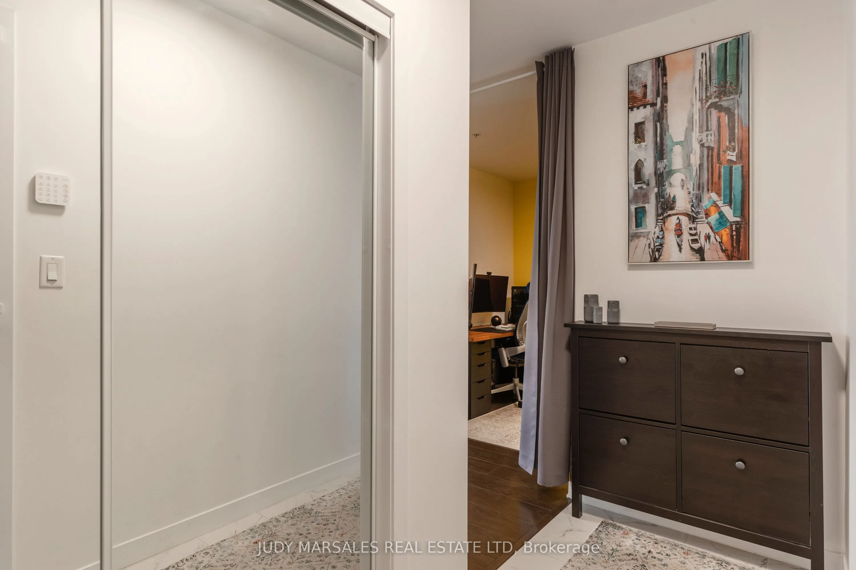 85 Robinson Street, #1010
