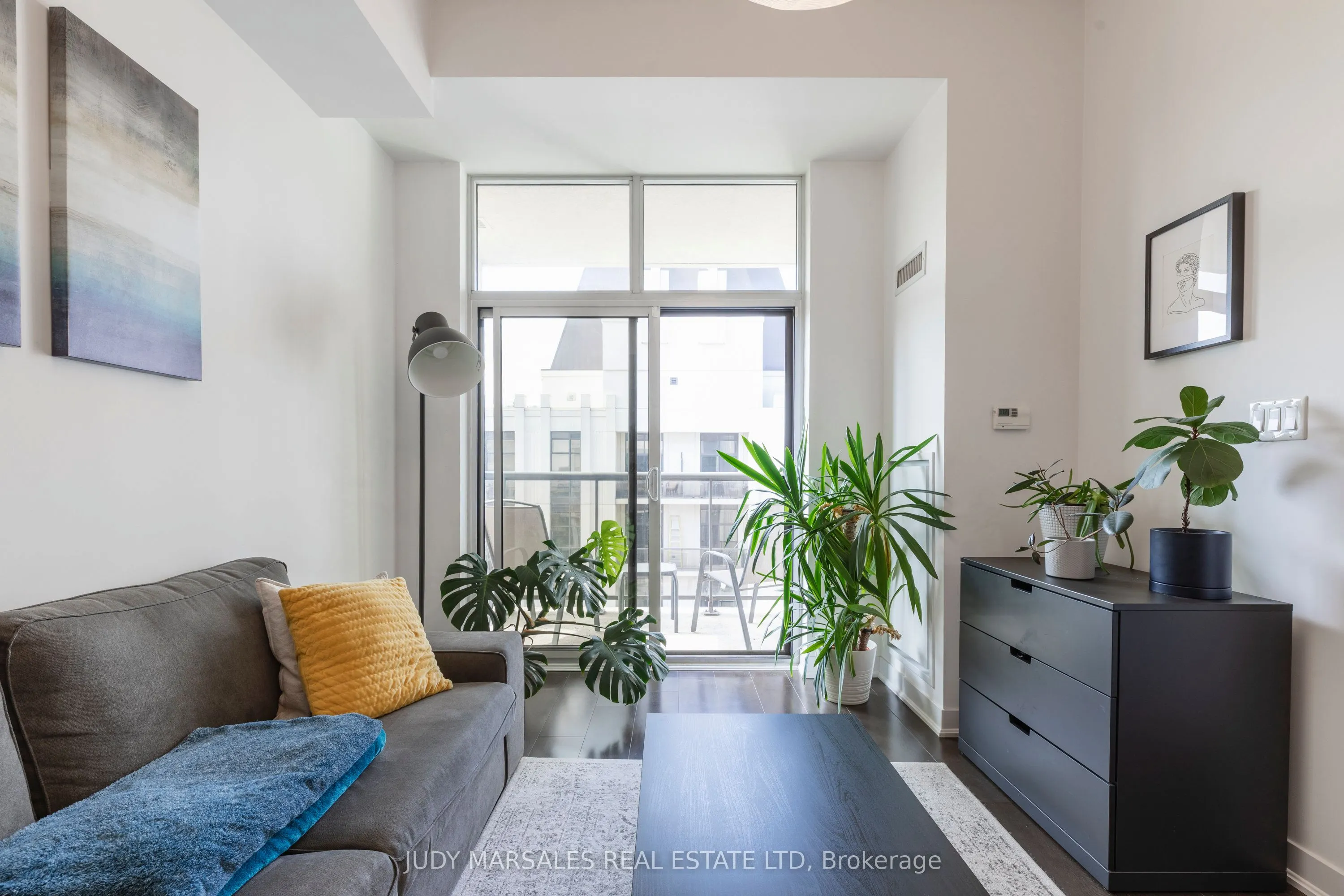 85 Robinson Street, #1010