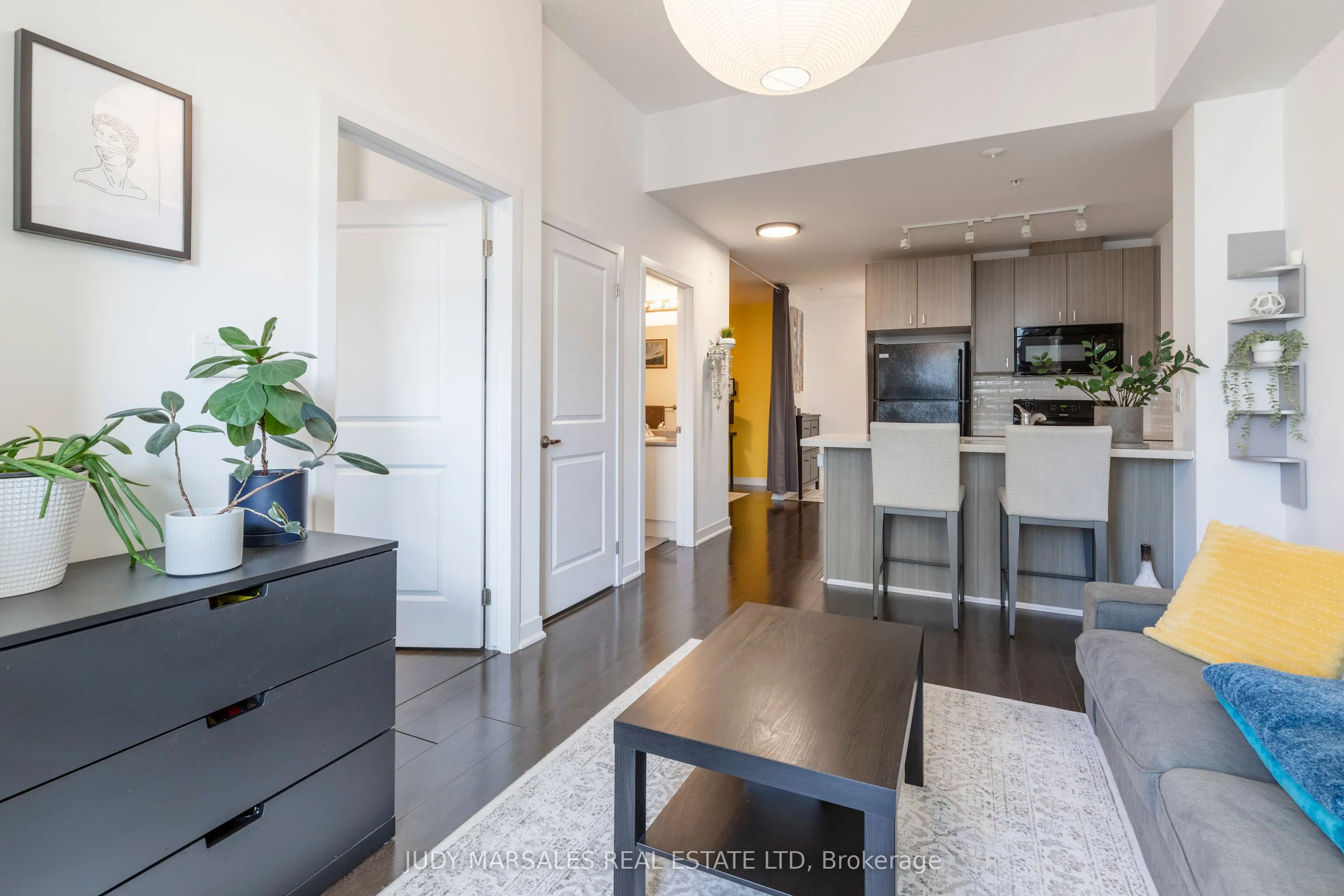 85 Robinson Street, #1010