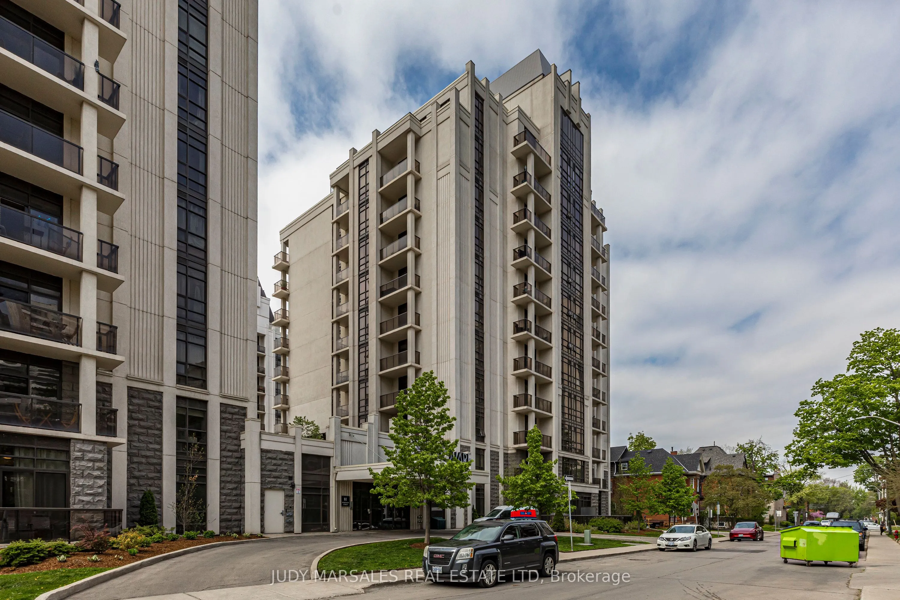 85 Robinson Street, #1010