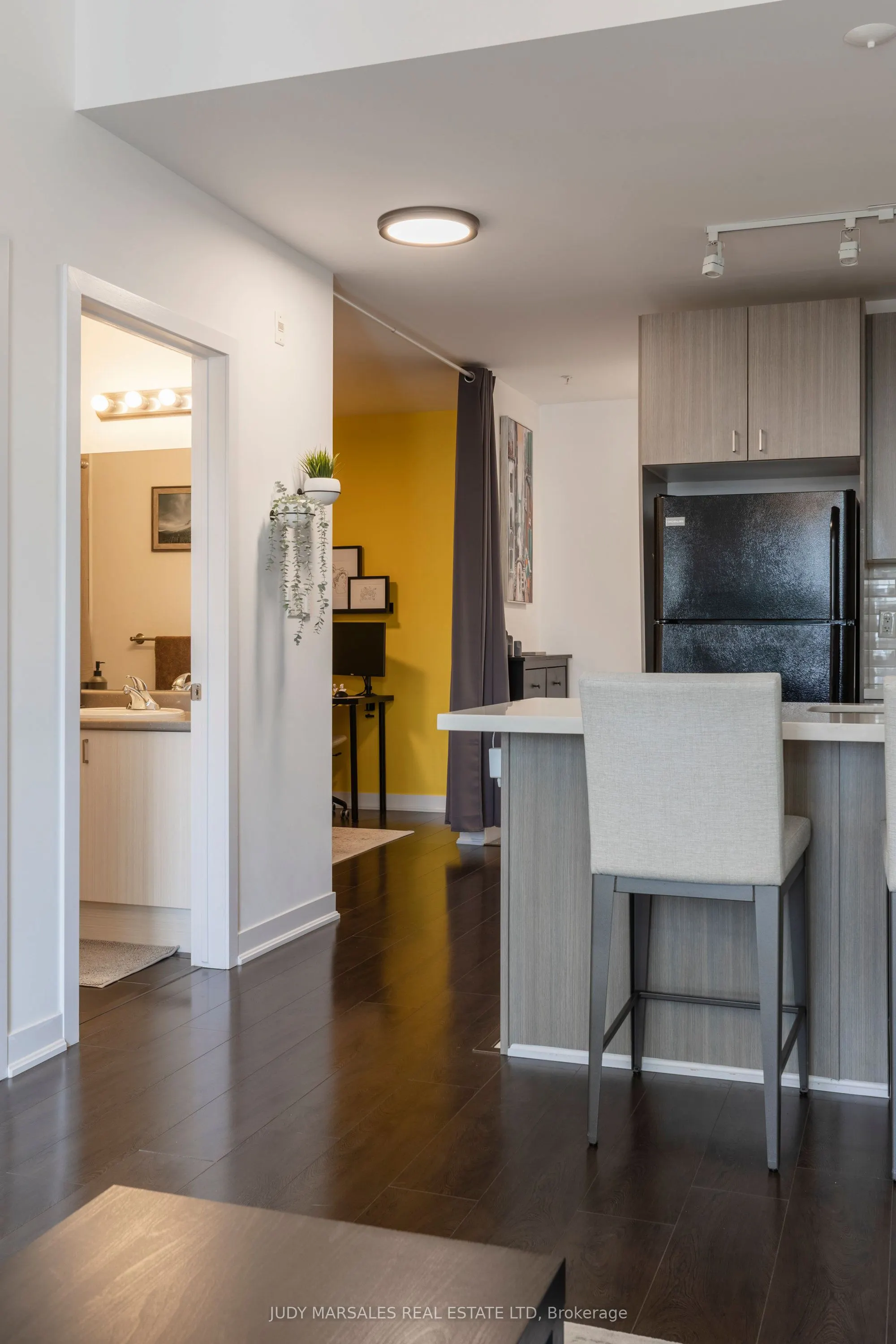 85 Robinson Street, #1010