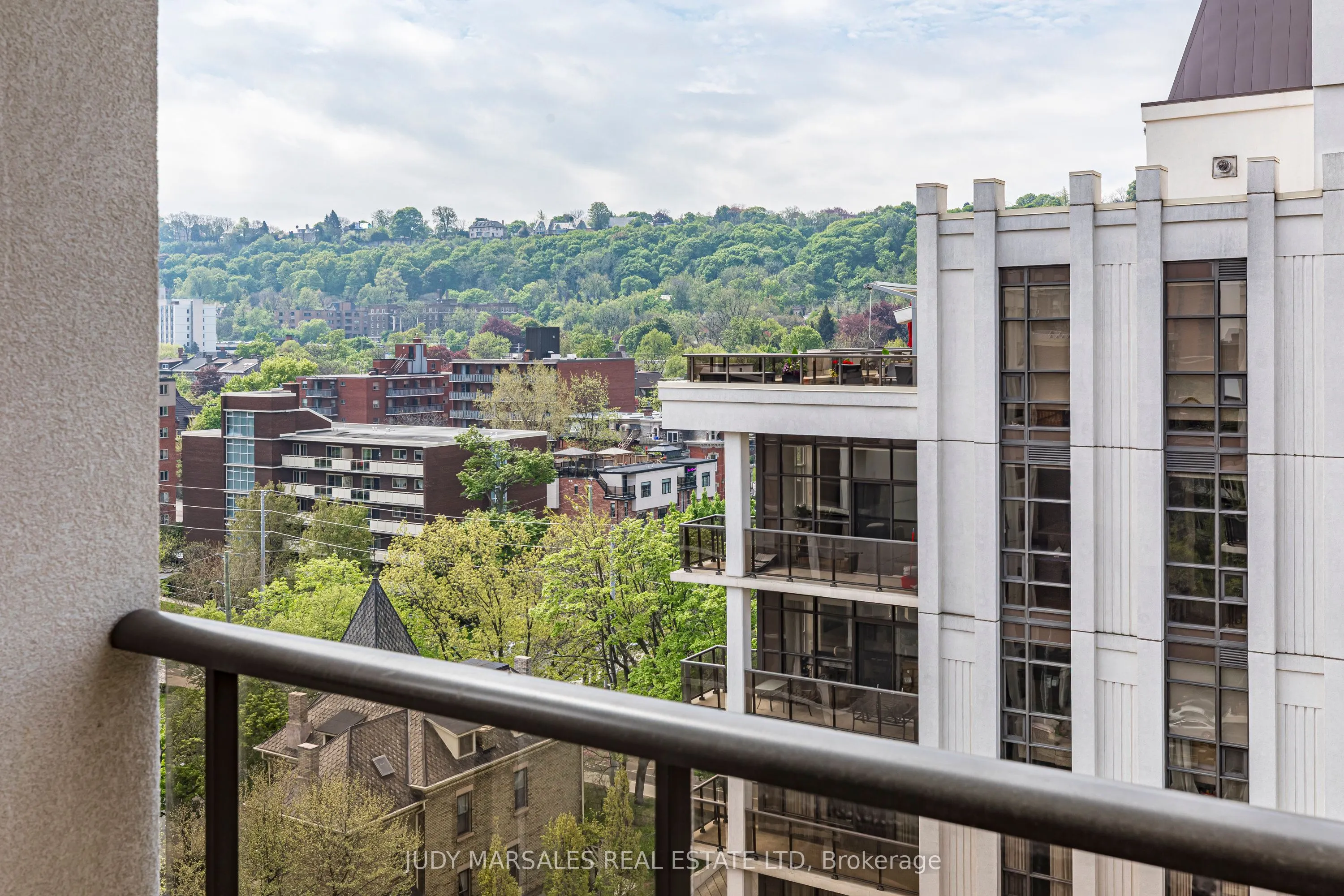 85 Robinson Street, #1010