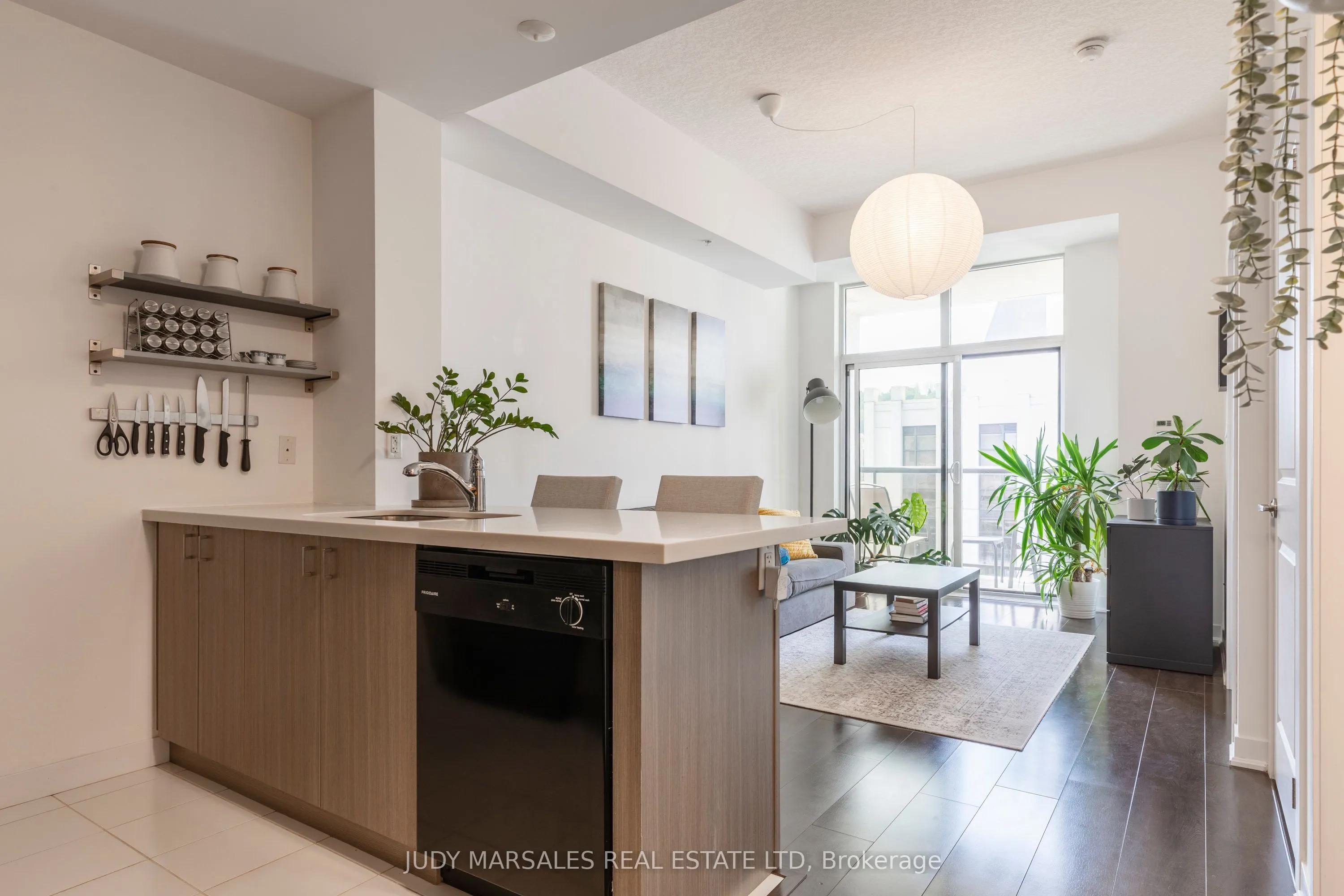 85 Robinson Street, #1010