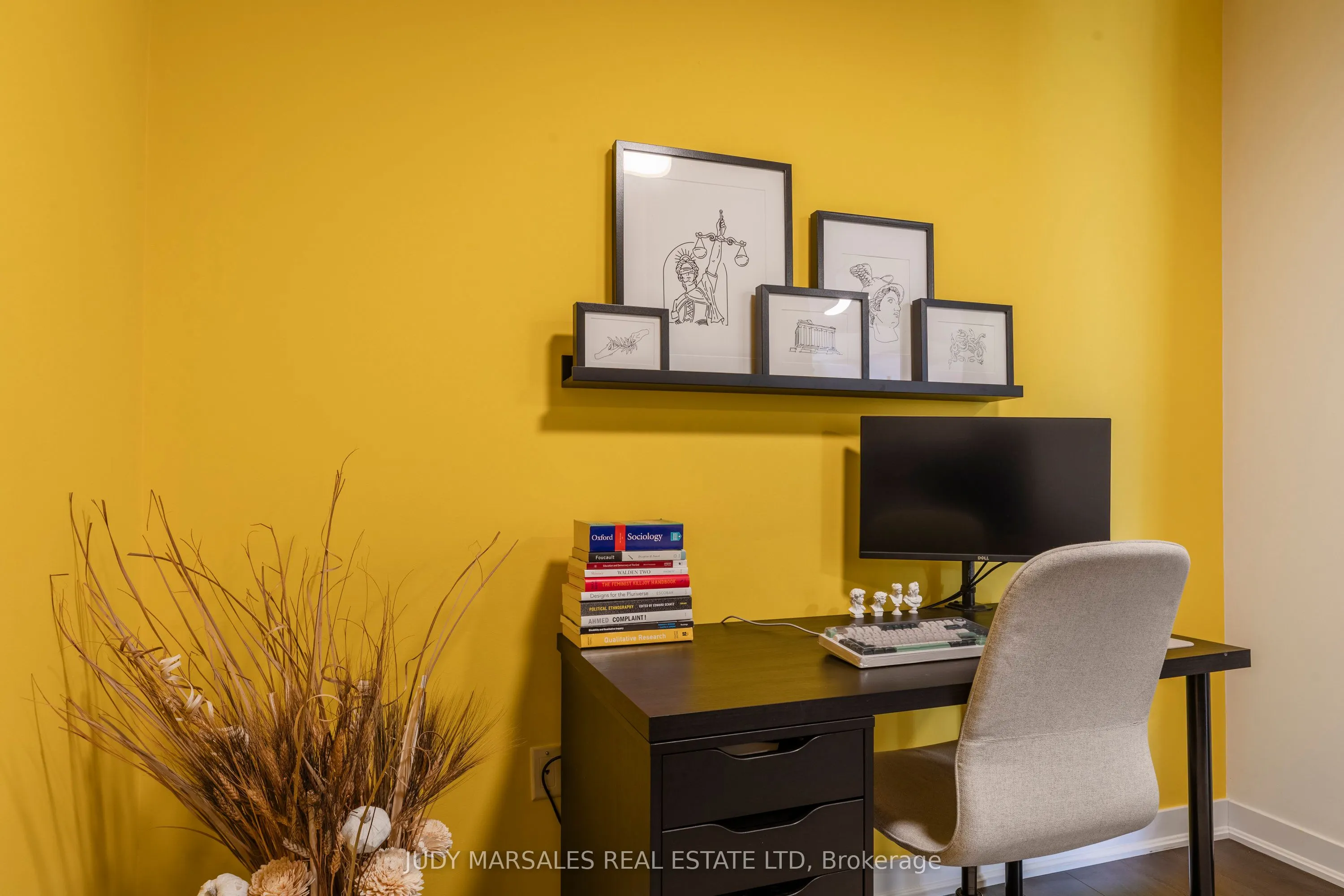 85 Robinson Street, #1010