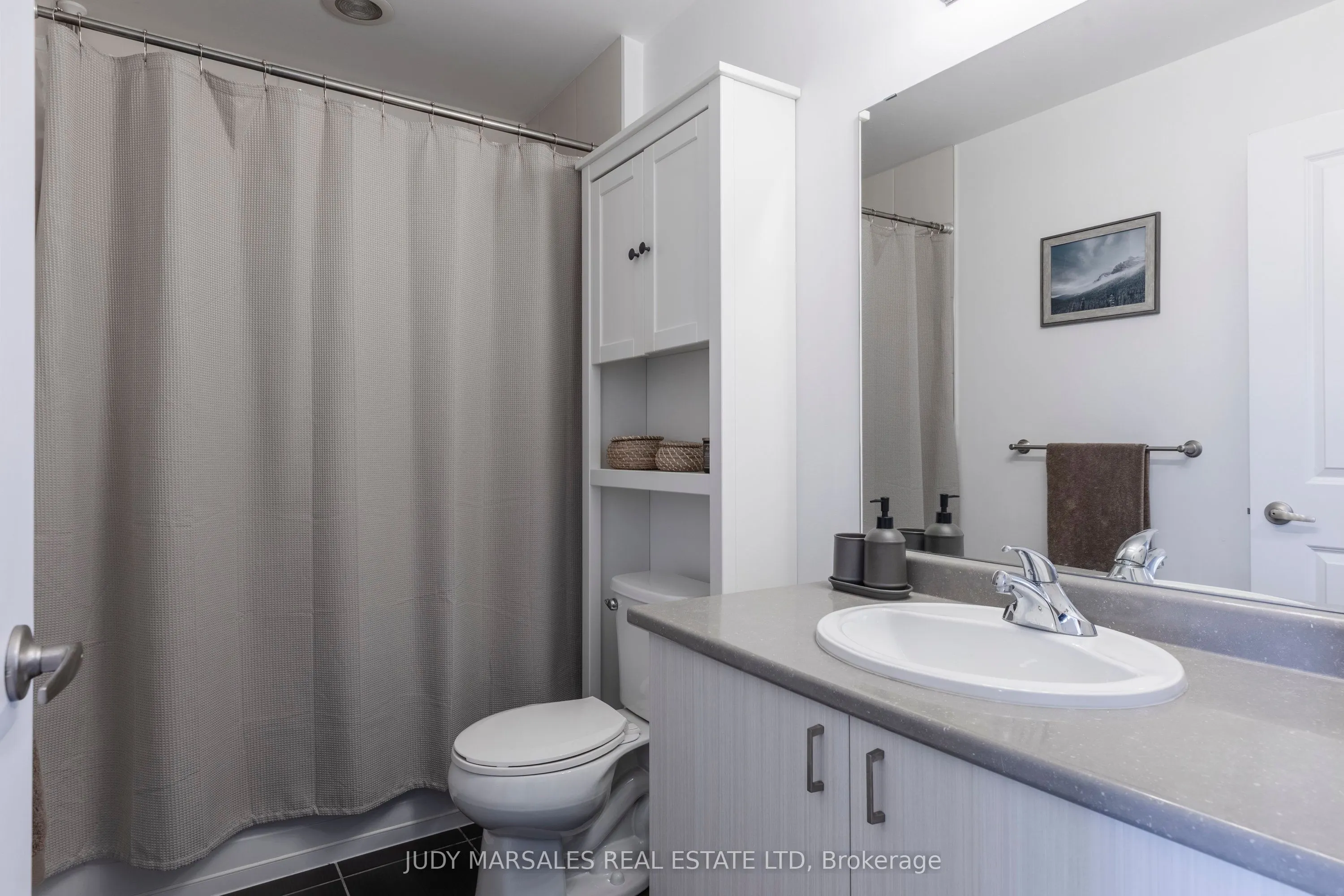 85 Robinson Street, #1010