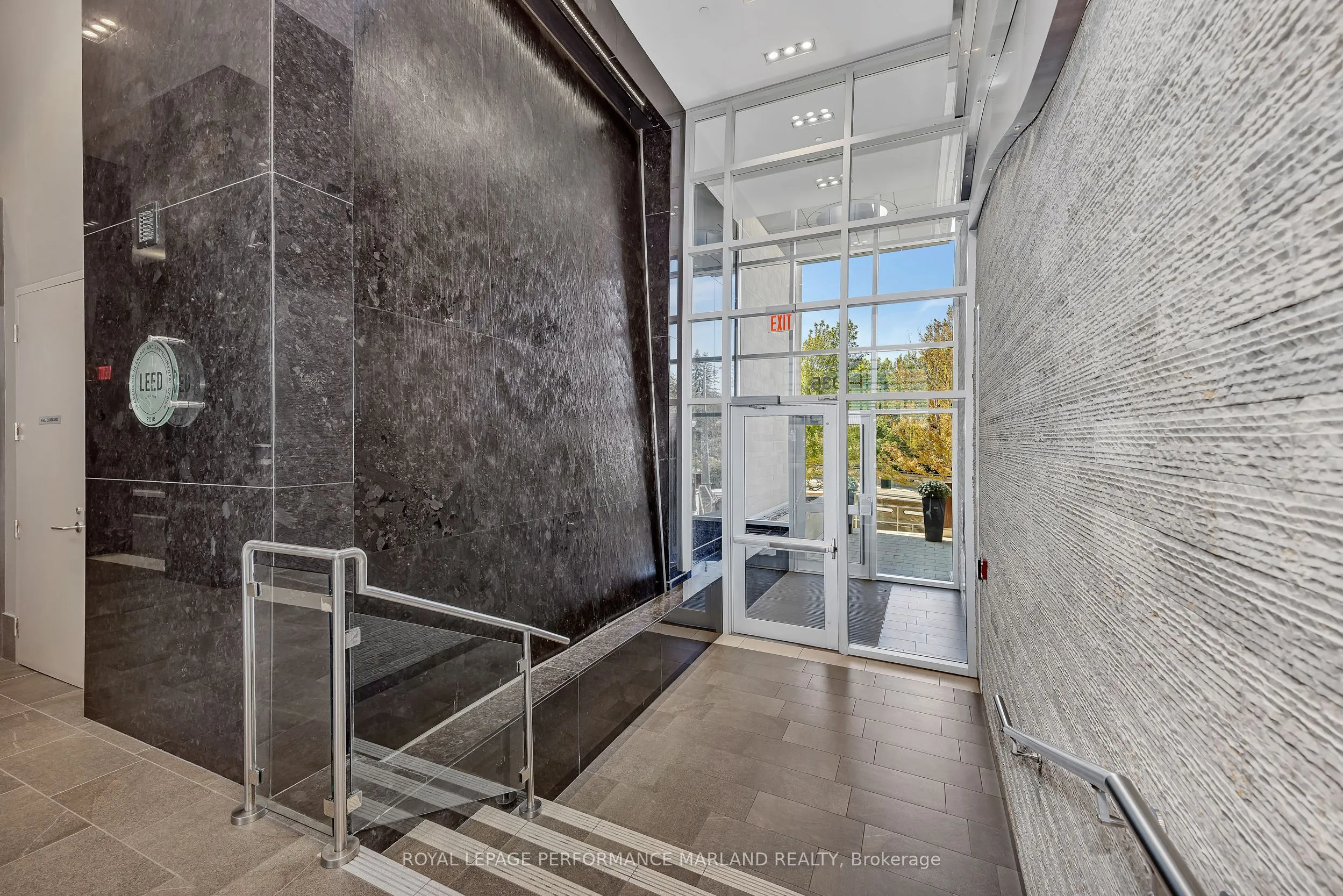 1035 Bank Street, #902