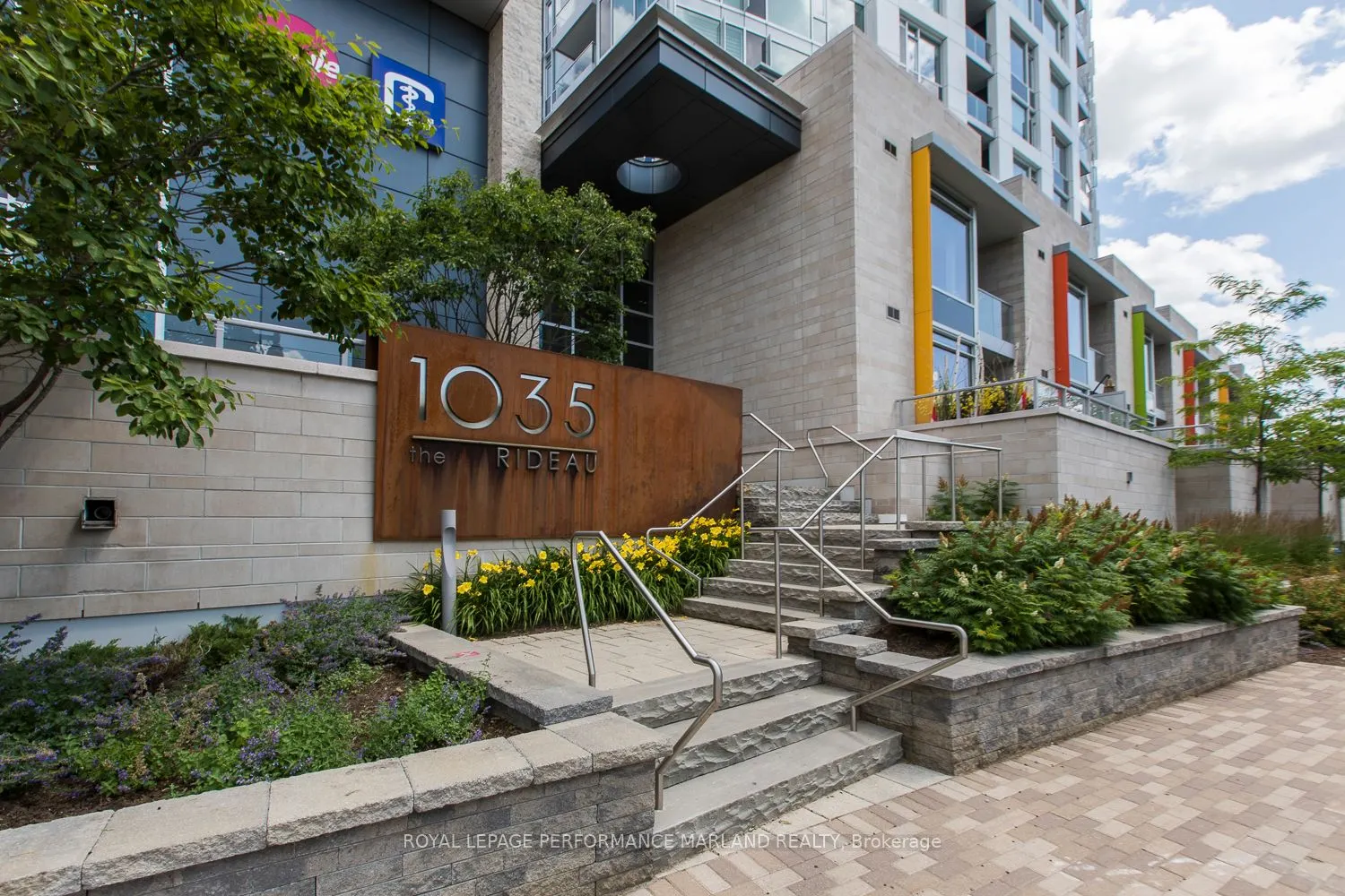 1035 Bank Street, #902